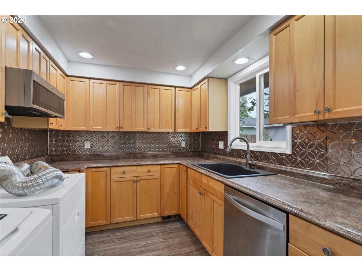 1086 Hanover Ct Property Photo 19