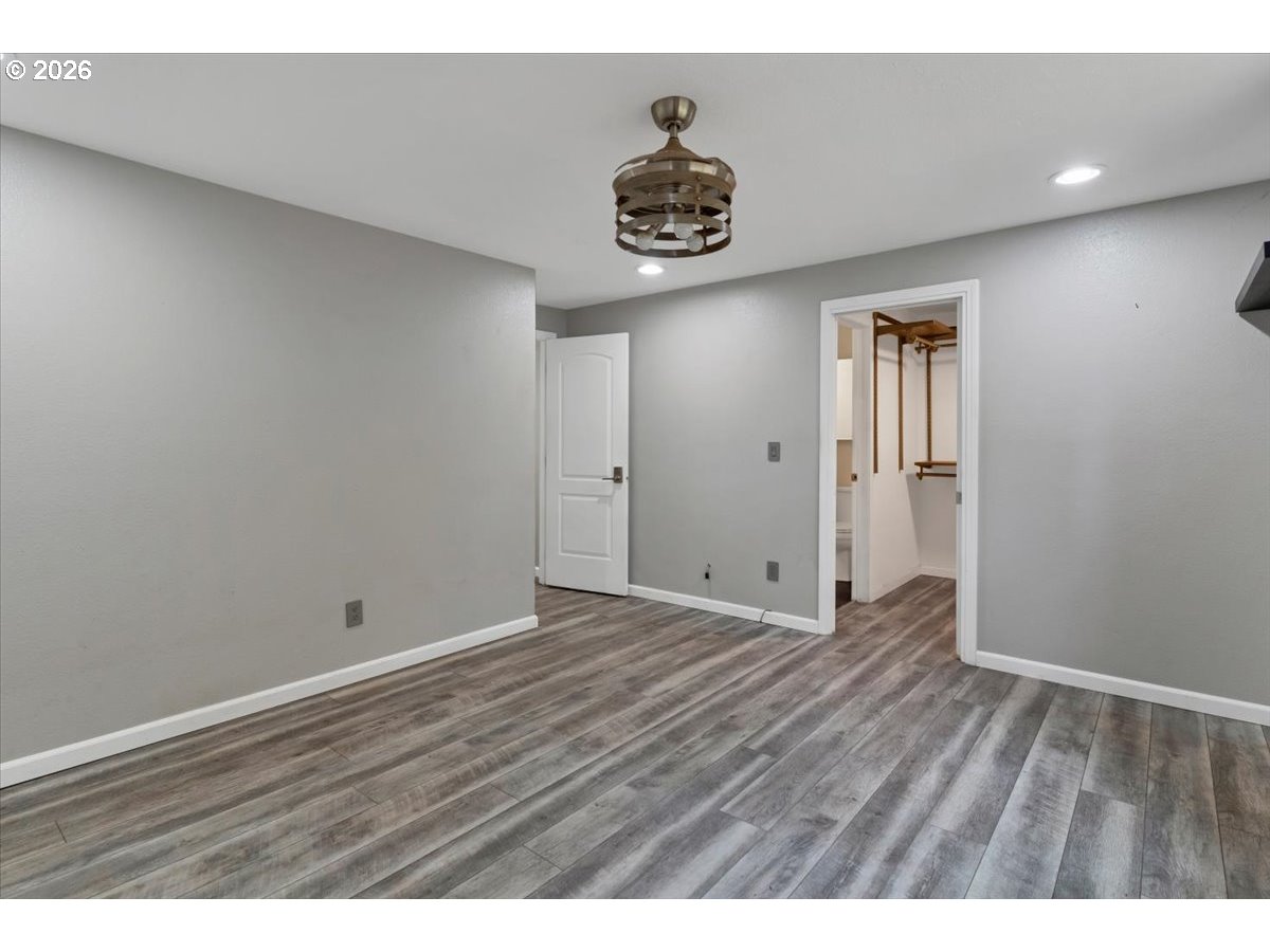 1086 Hanover Ct Property Photo 24