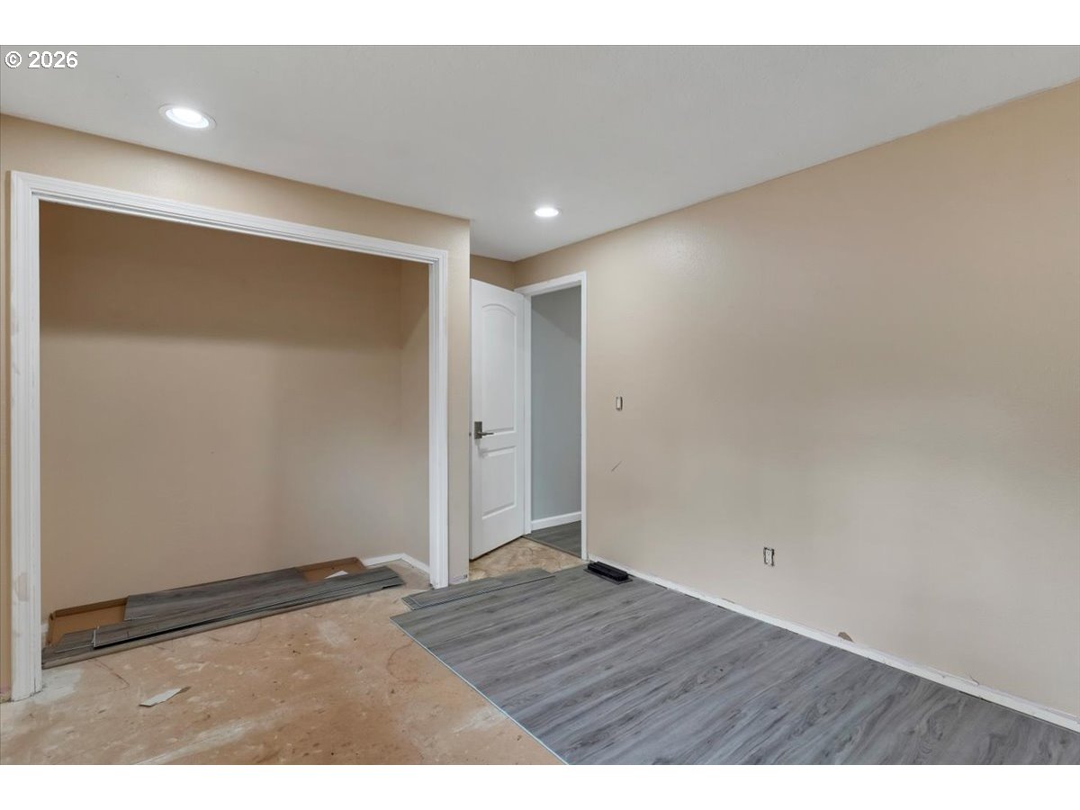 1086 Hanover Ct Property Photo 30