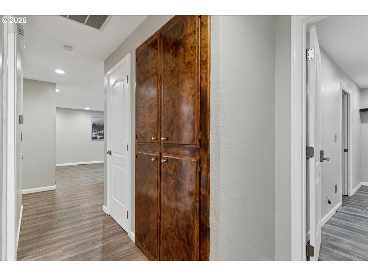 1086 Hanover Ct Property Photo 31