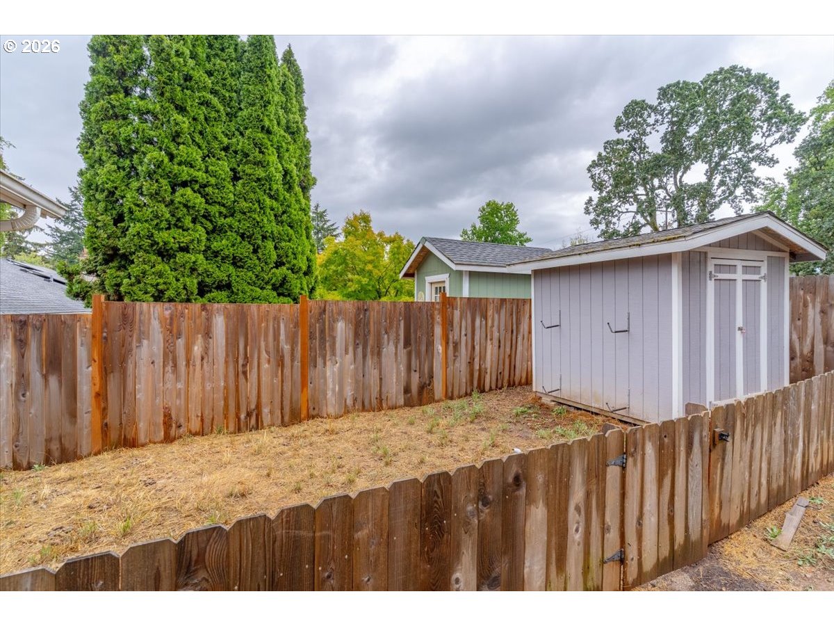1086 Hanover Ct Property Photo 33