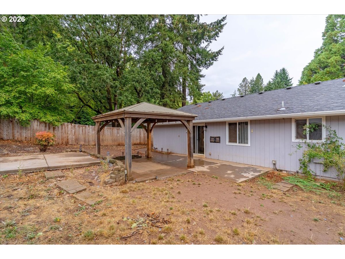 1086 Hanover Ct Property Photo 35