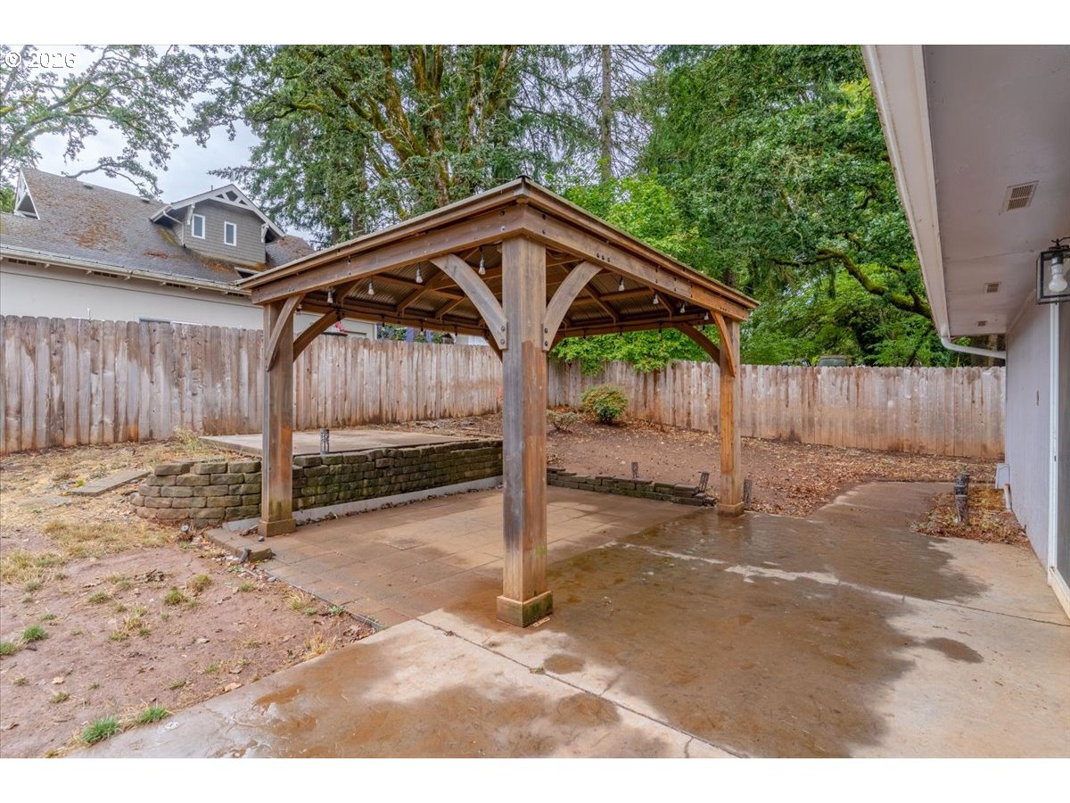 1086 Hanover Ct Property Photo 36