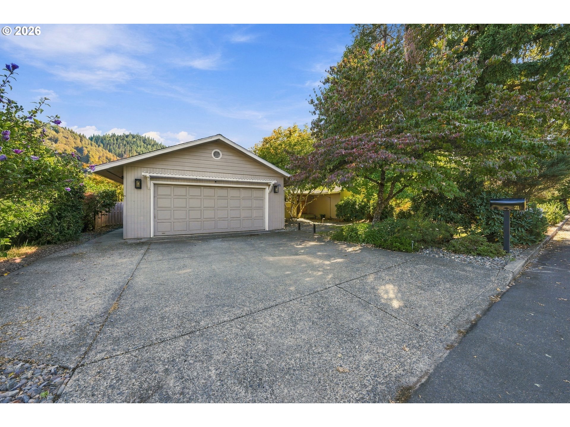 21 N River Dr Property Photo 1