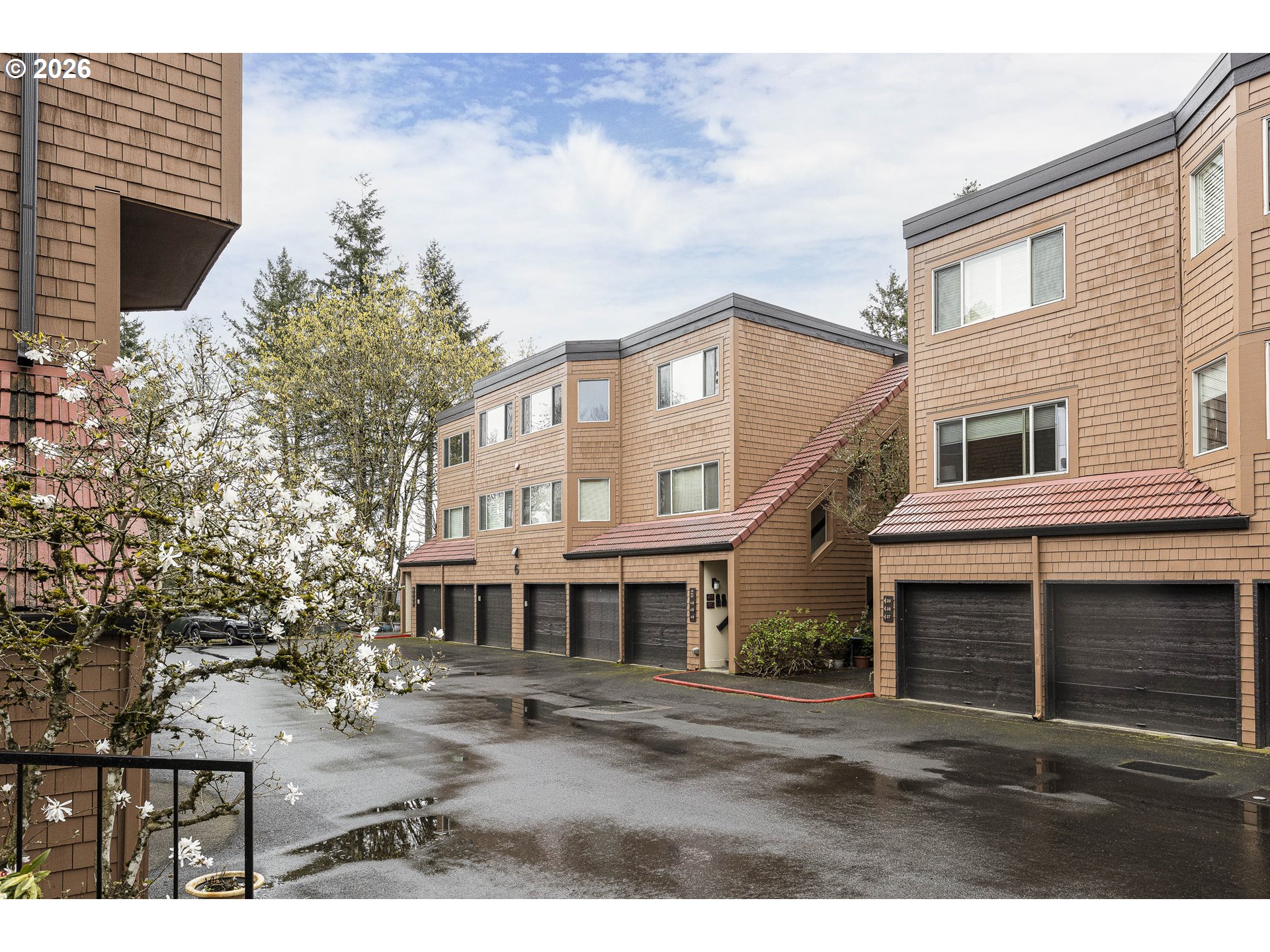 48 Oswego Smt Property Photo 2
