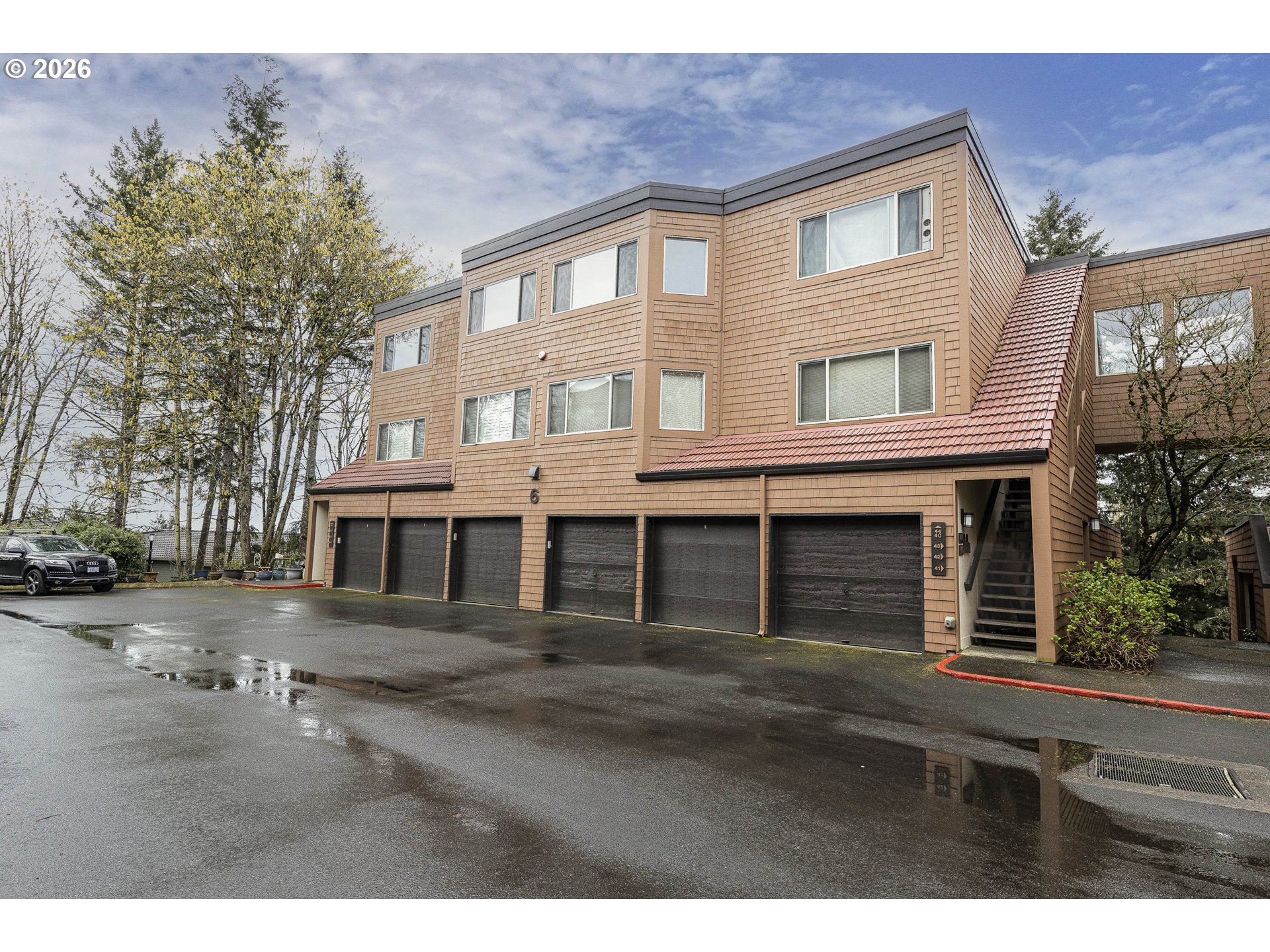 48 Oswego Smt Property Photo 3