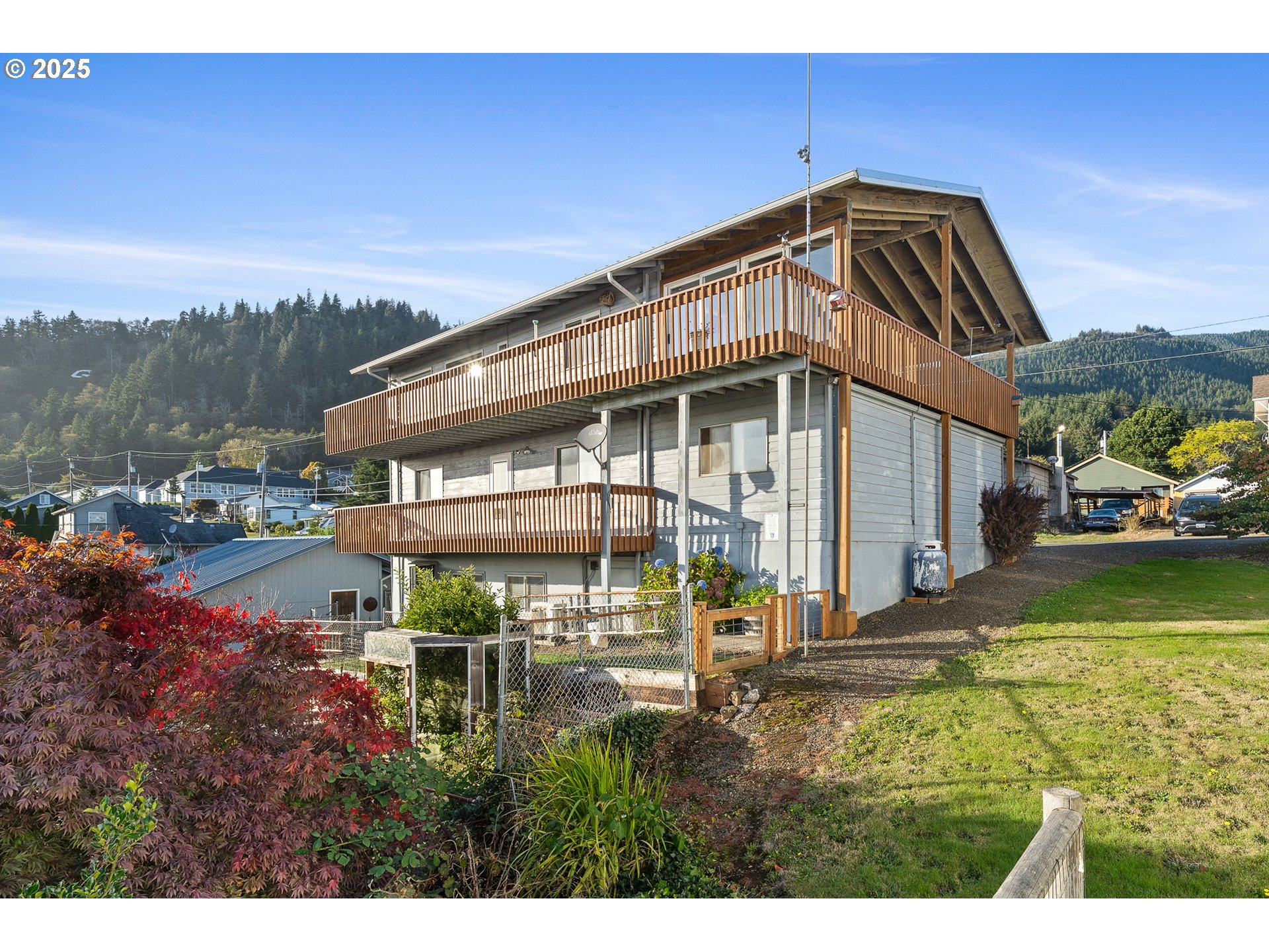 305 Cypress Ave Property Photo 1