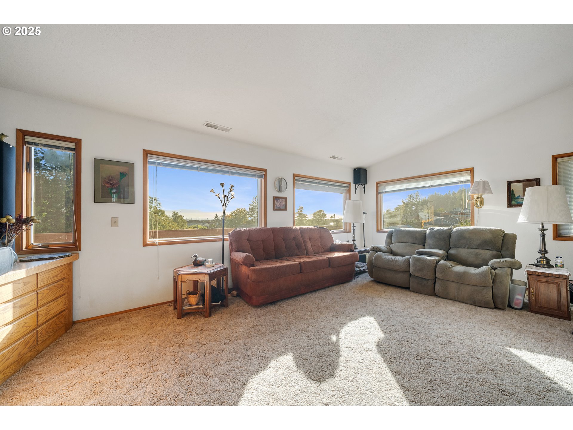 305 Cypress Ave Property Photo 5