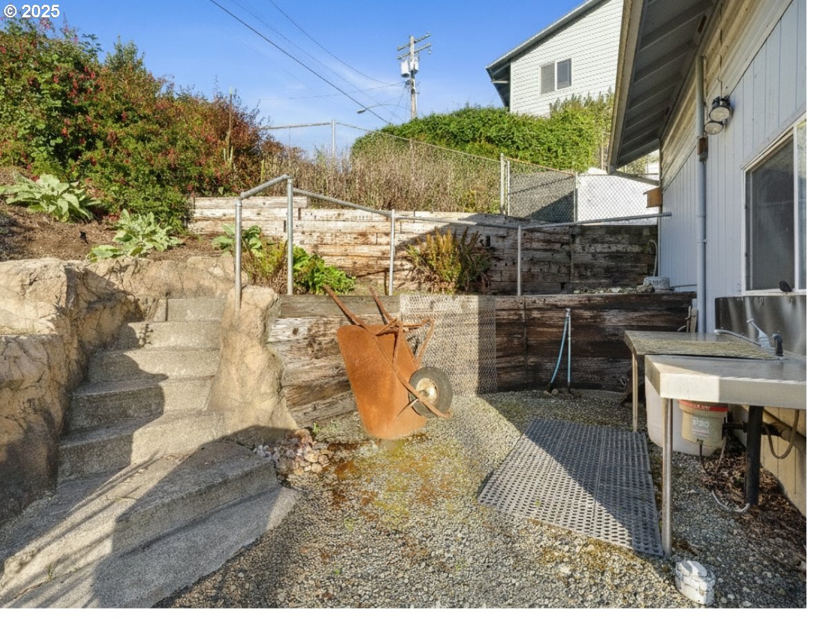 305 Cypress Ave Property Photo 37
