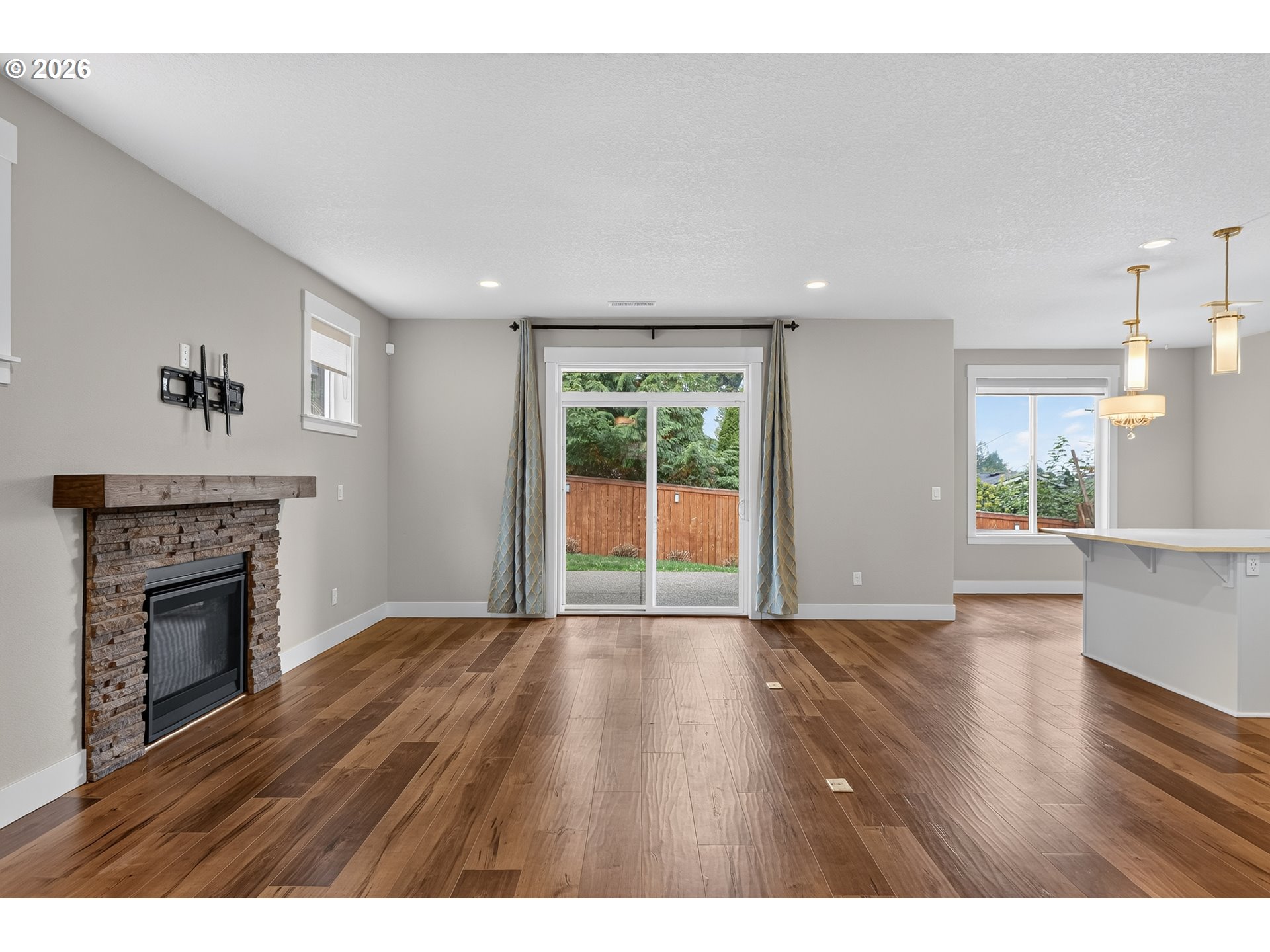 963 Nw Towle Ave Property Photo 3