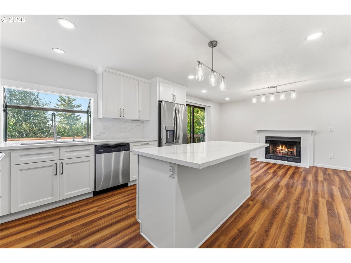 1635 Aspen St Property Photo 2