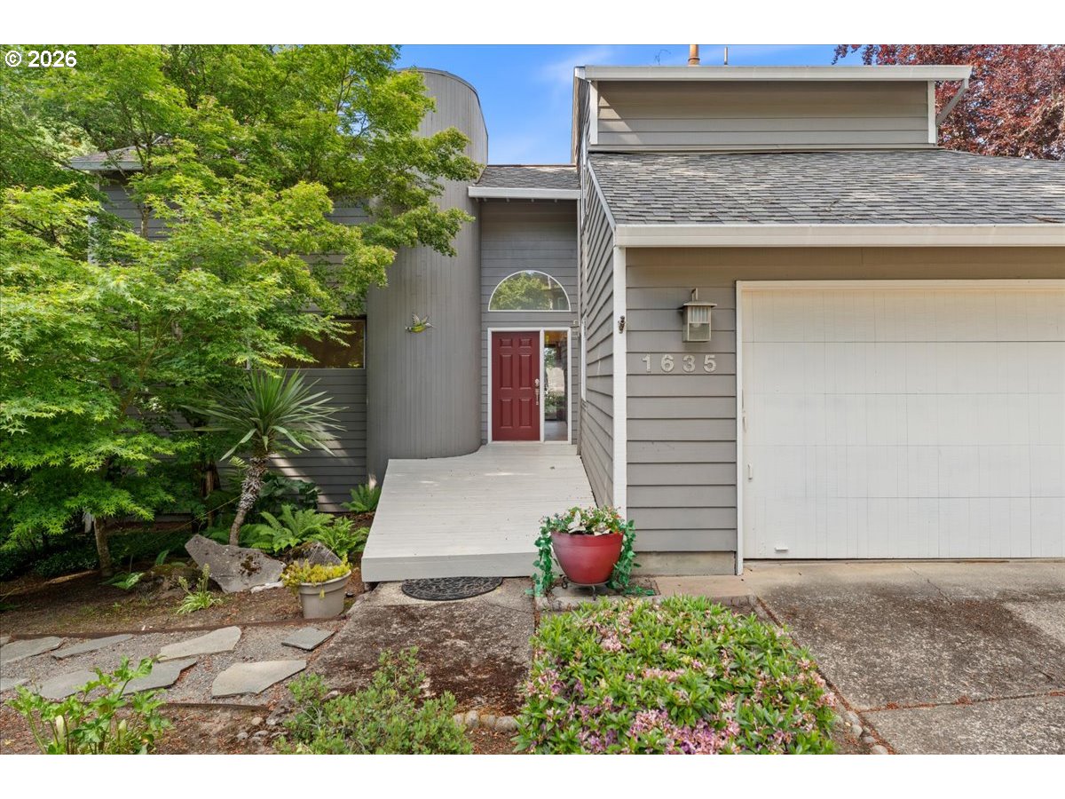 1635 Aspen St Property Photo 9