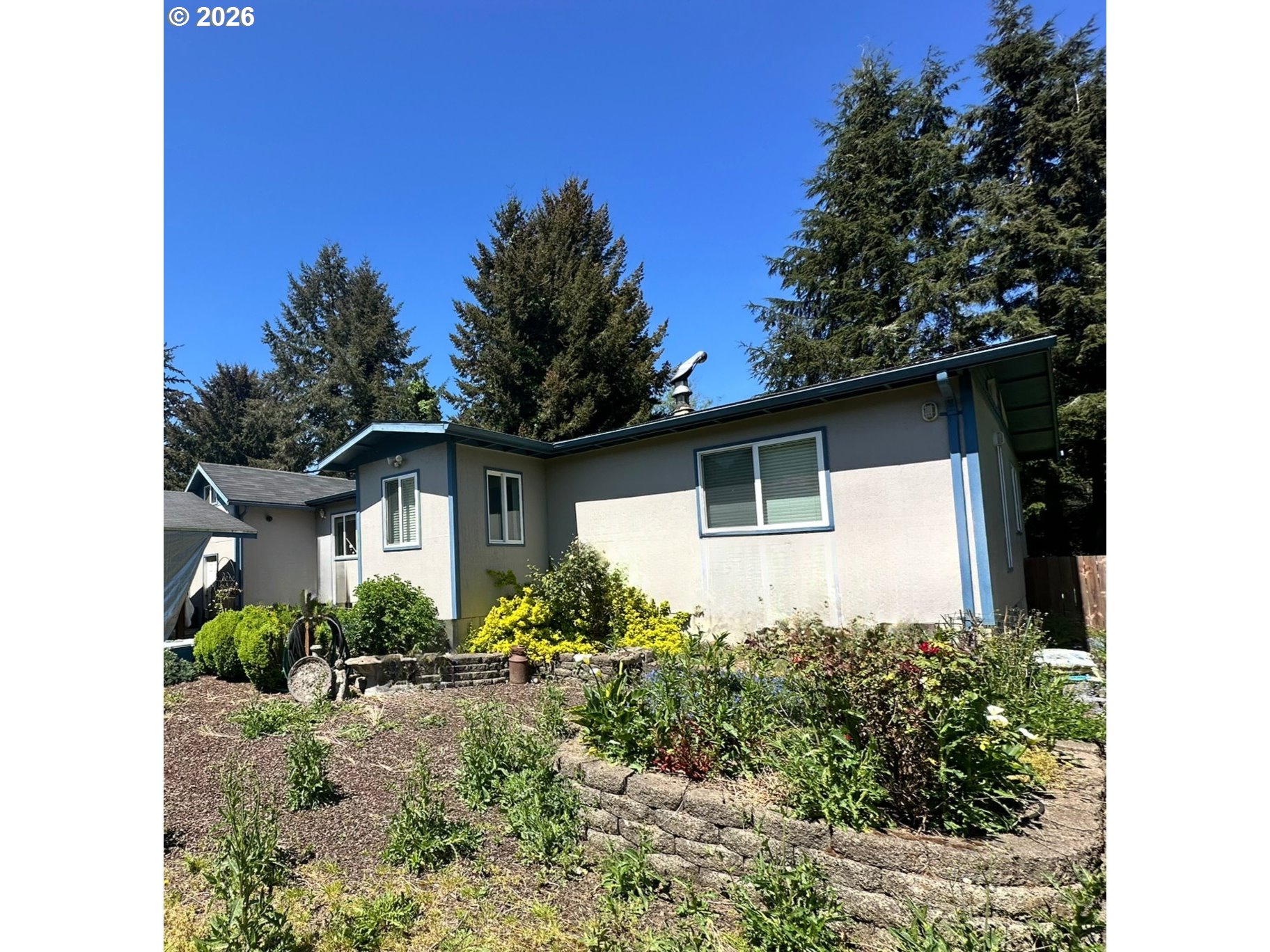 725 N River Bend Rd Property Photo 1