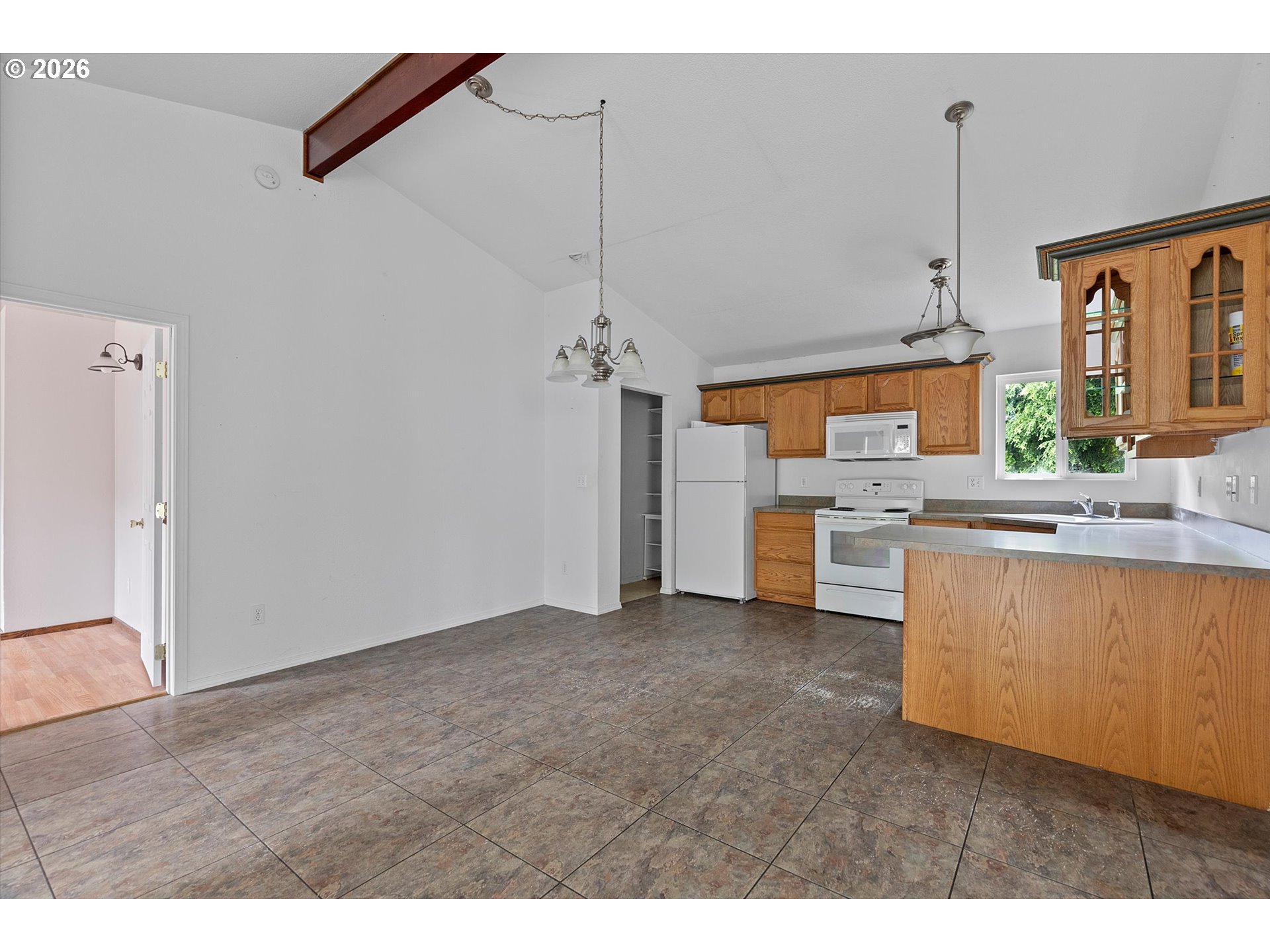 725 N River Bend Rd Property Photo 5