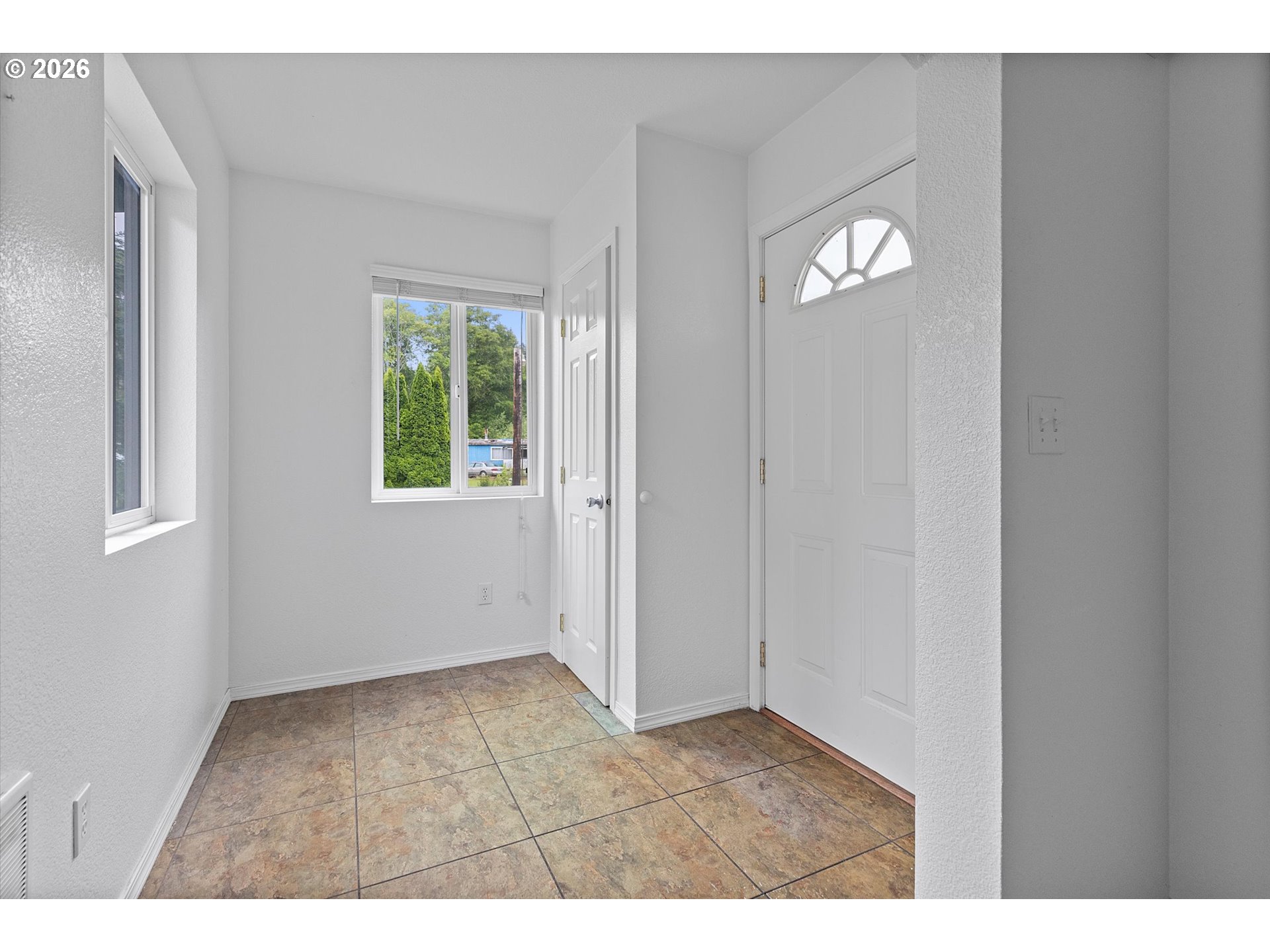 725 N River Bend Rd Property Photo 11