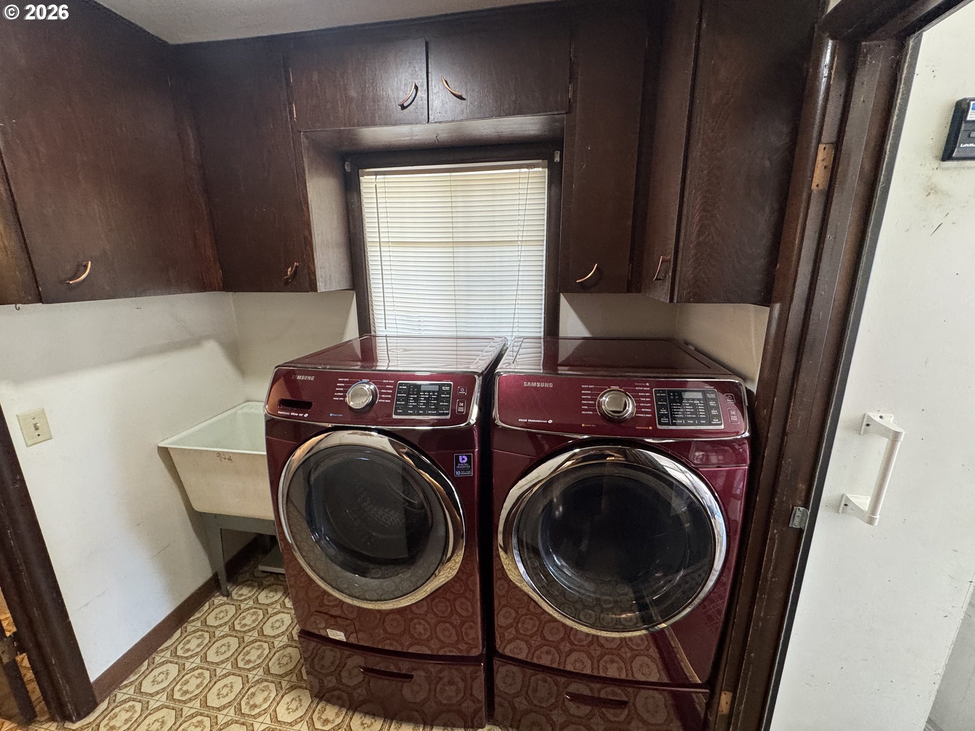 845 W Rose St Property Photo 3