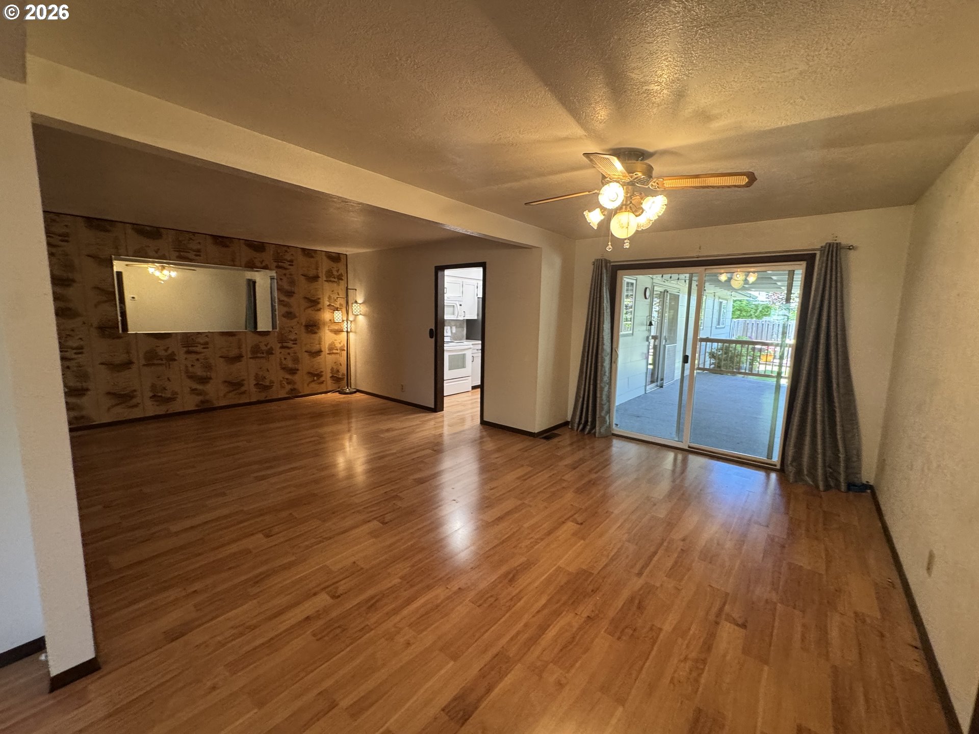 845 W Rose St Property Photo 9