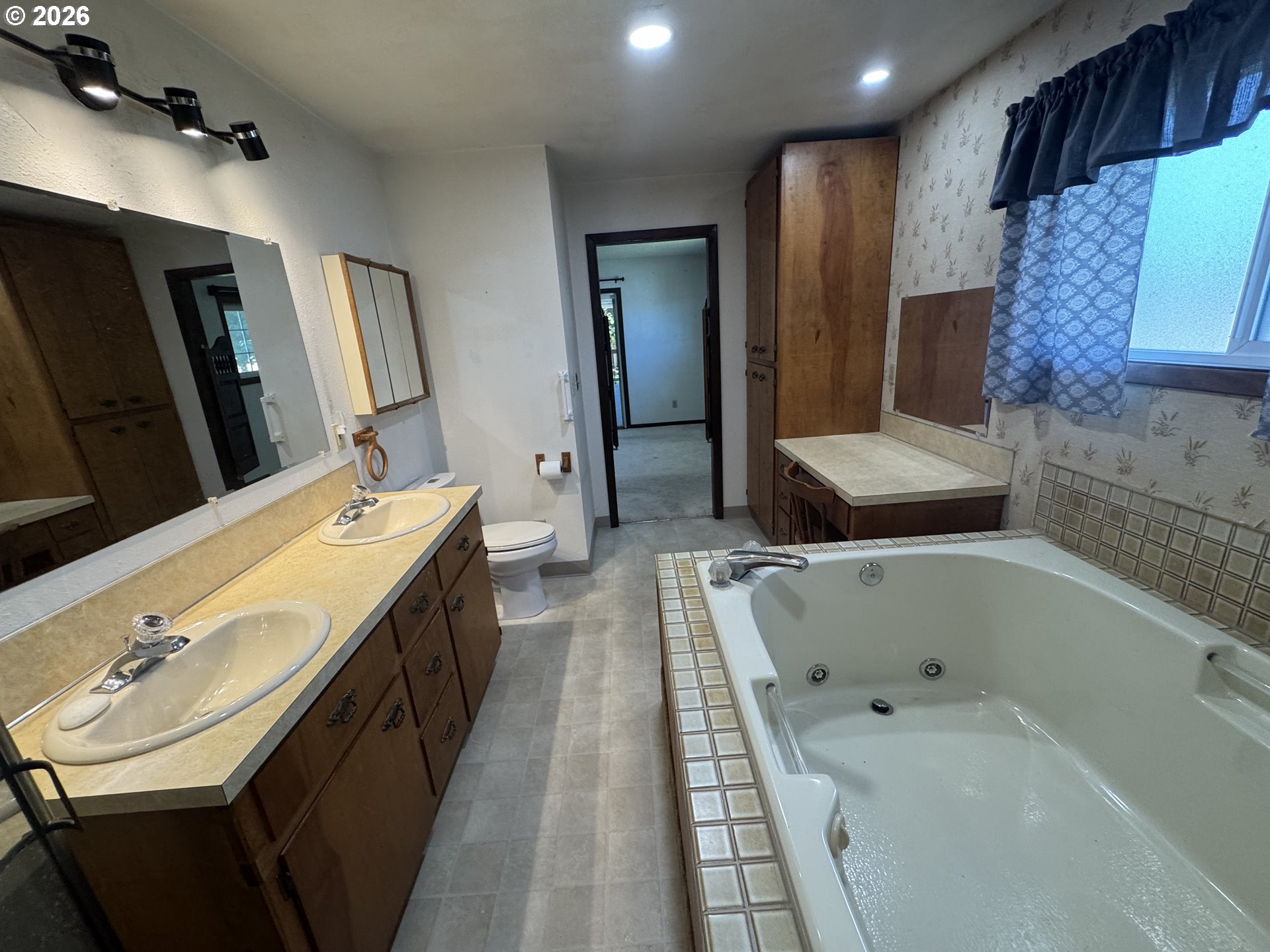 845 W Rose St Property Photo 32