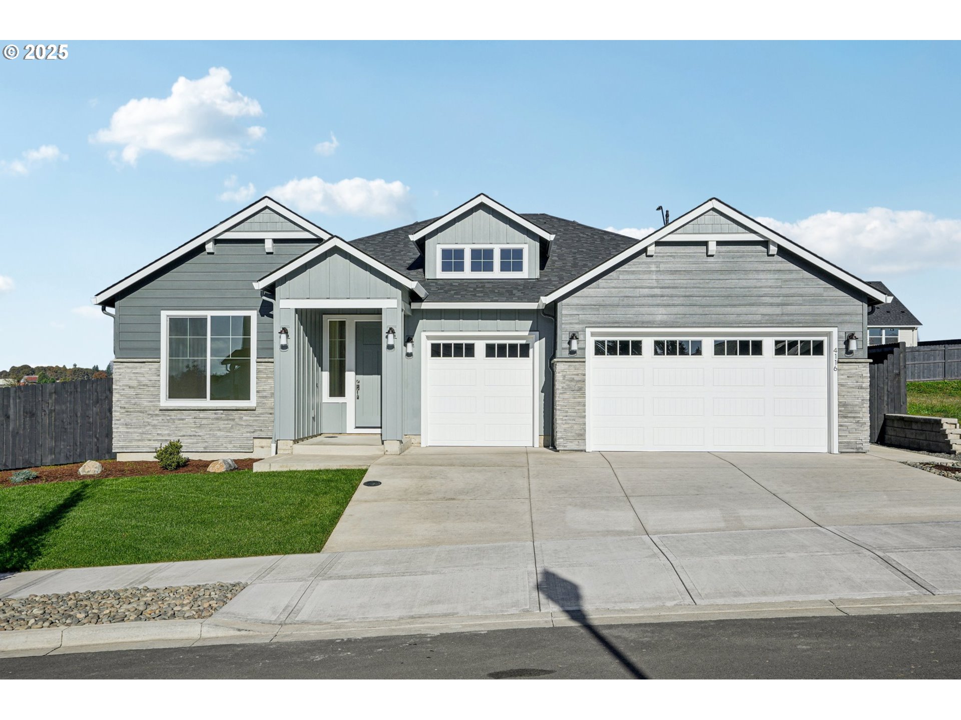 4116 N 12TH WAY Property Photo 1