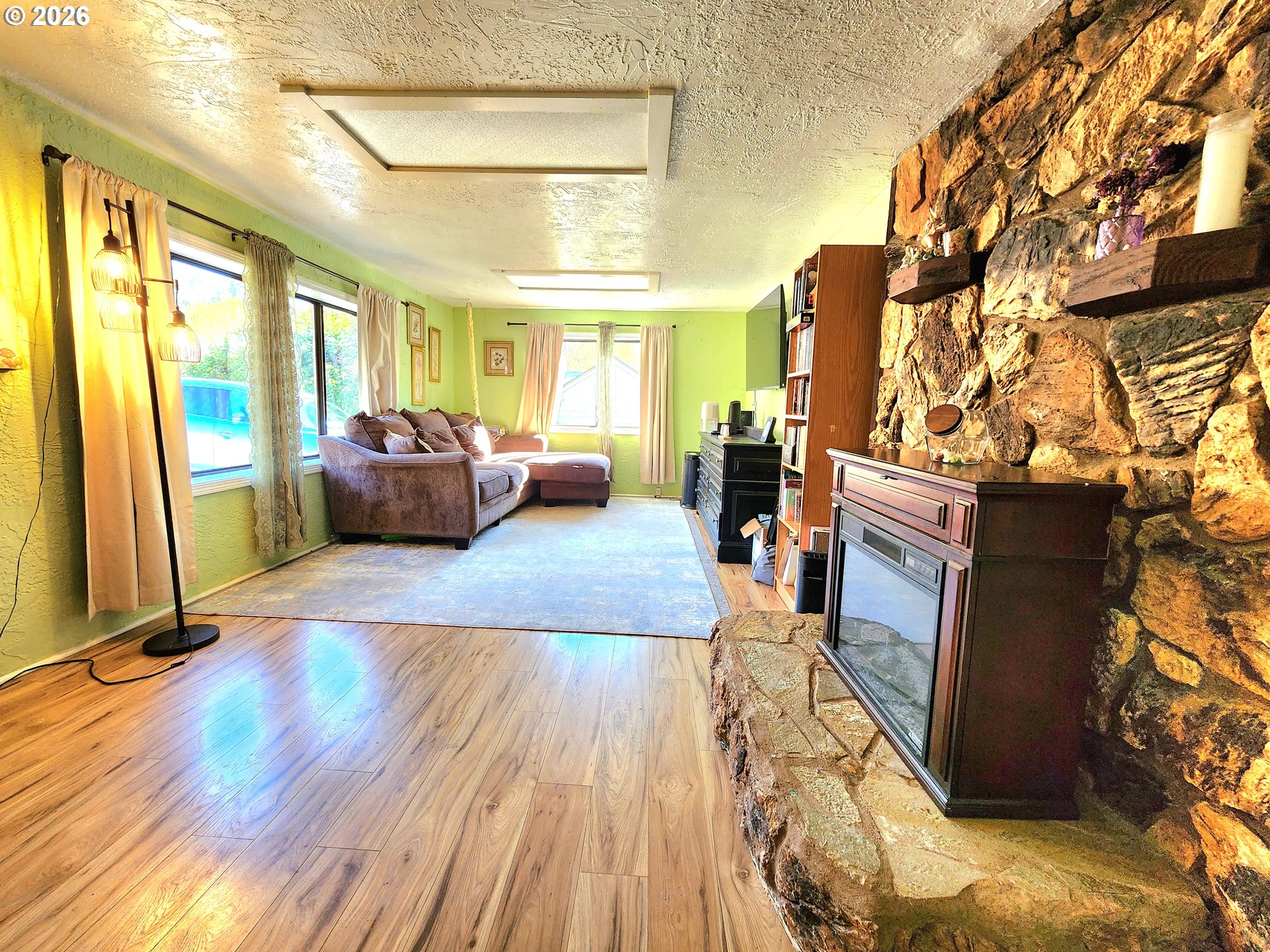 328 E Fifth Ave Property Photo 8