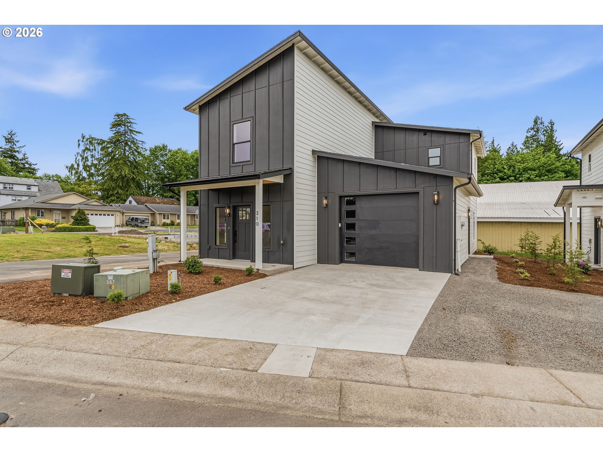 210 Glengate St Property Photo 1