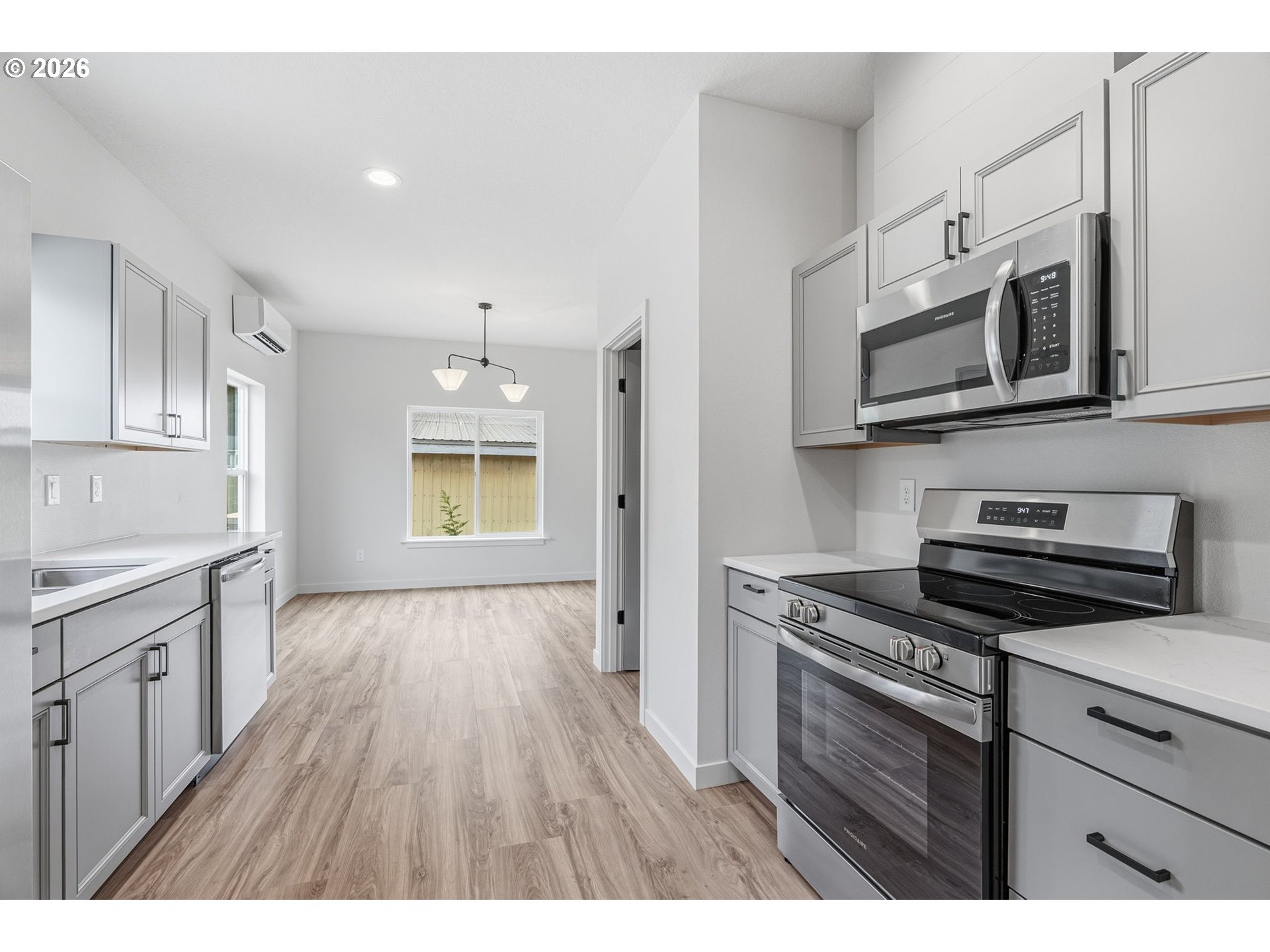 210 Glengate St Property Photo 8