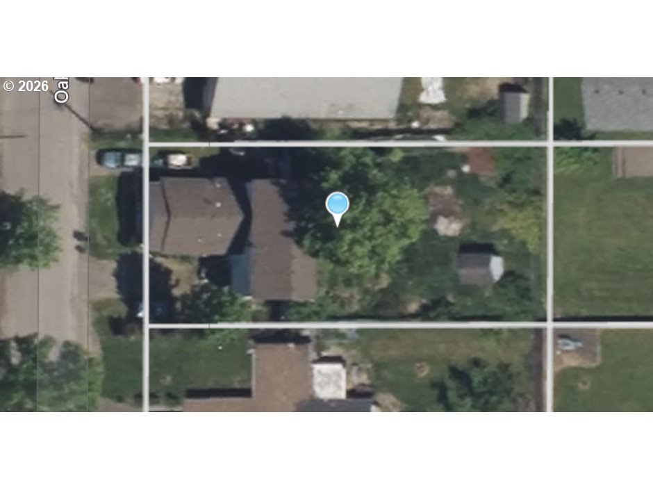 211 Oak St Property Photo 2