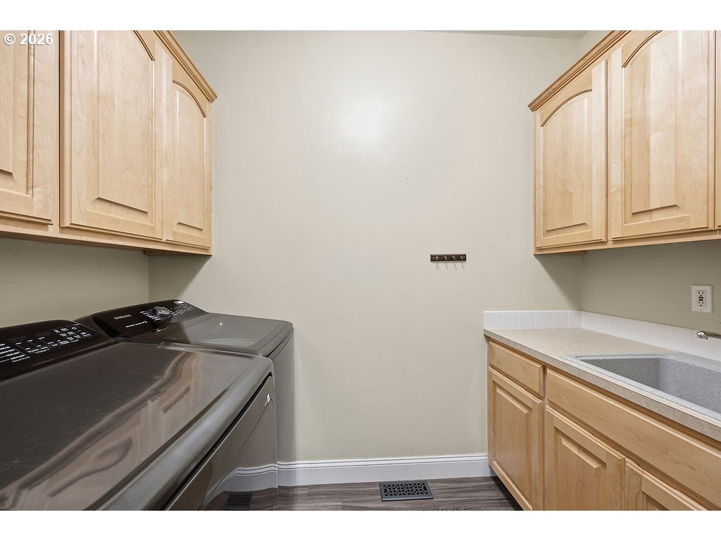 2298 37th St Property Photo 15