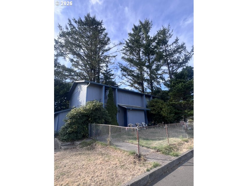 3217 Ne Tide Ave Property Photo 10