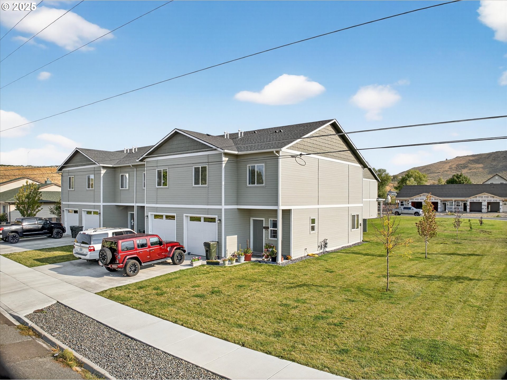 565 Baker St Property Photo 3
