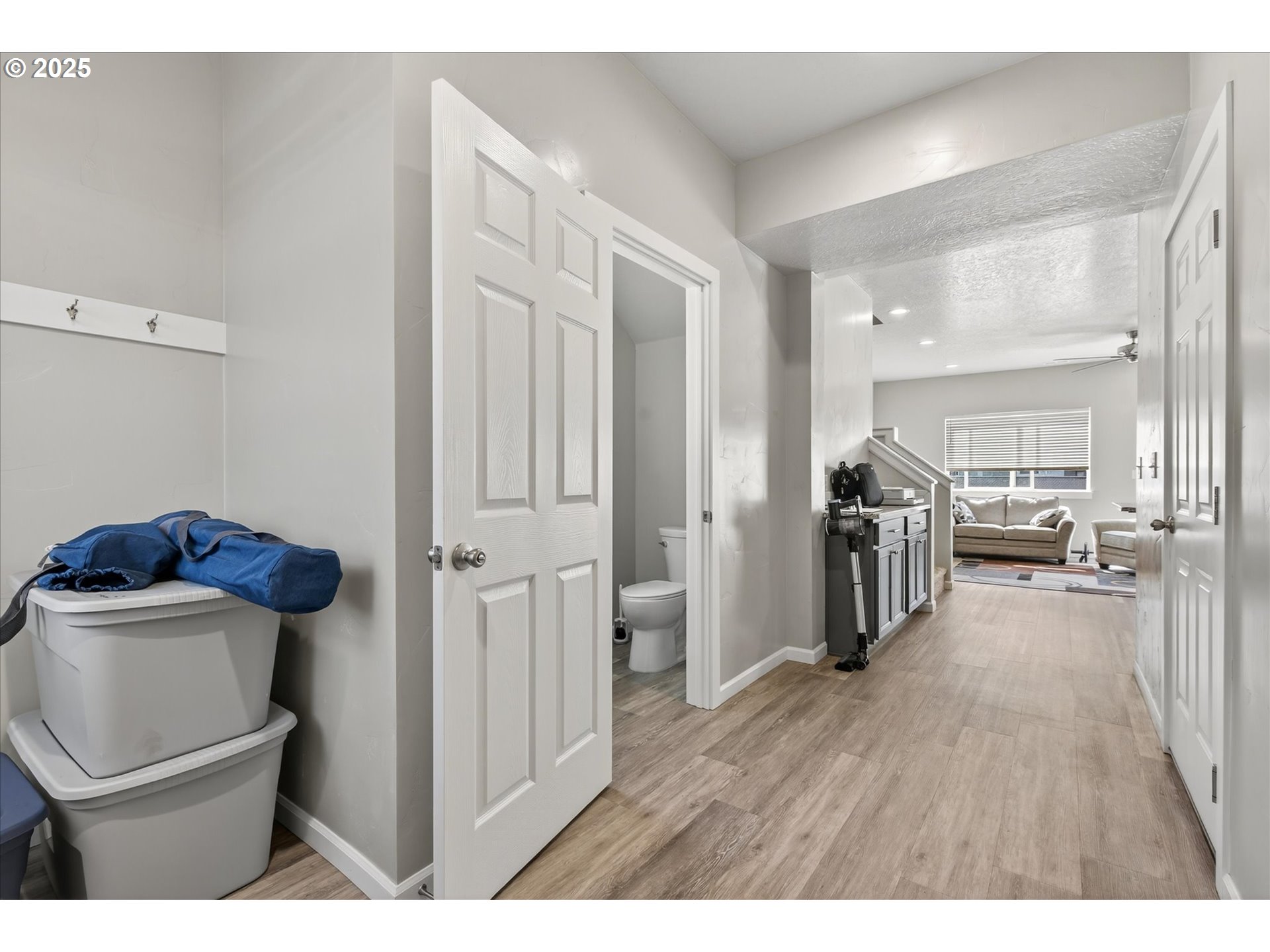 565 Baker St Property Photo 8