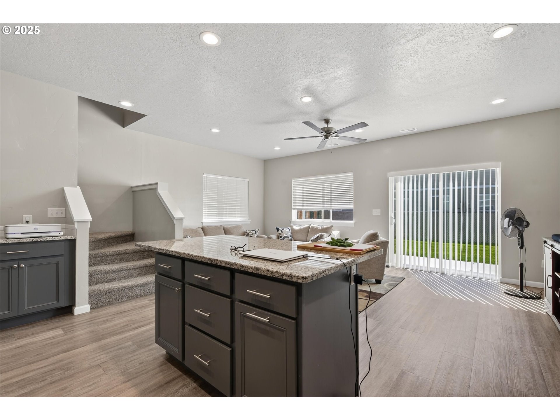 565 Baker St Property Photo 16