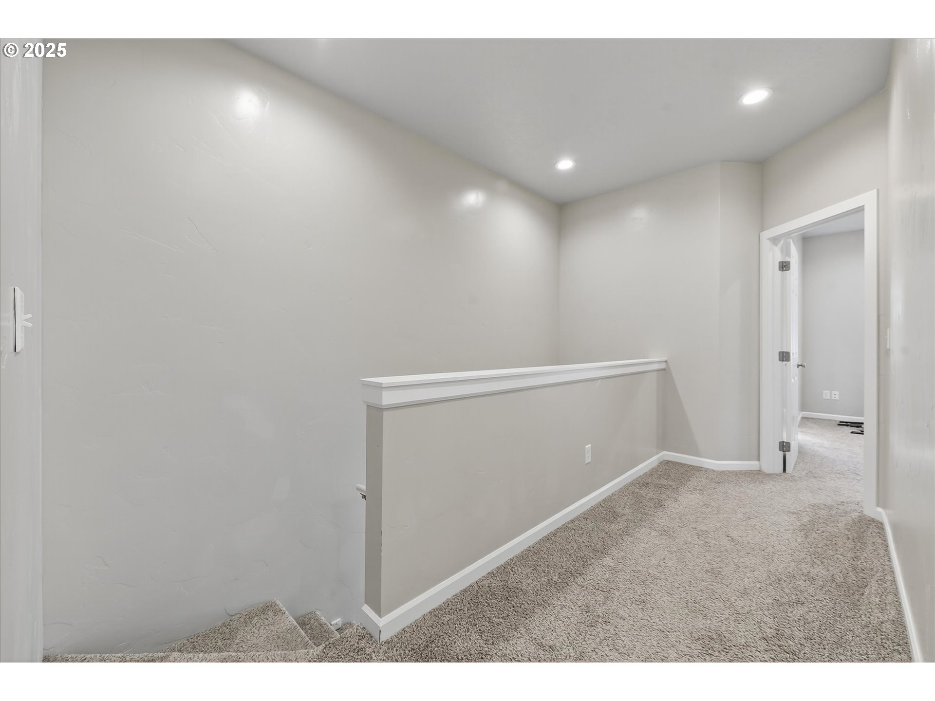 565 Baker St Property Photo 20
