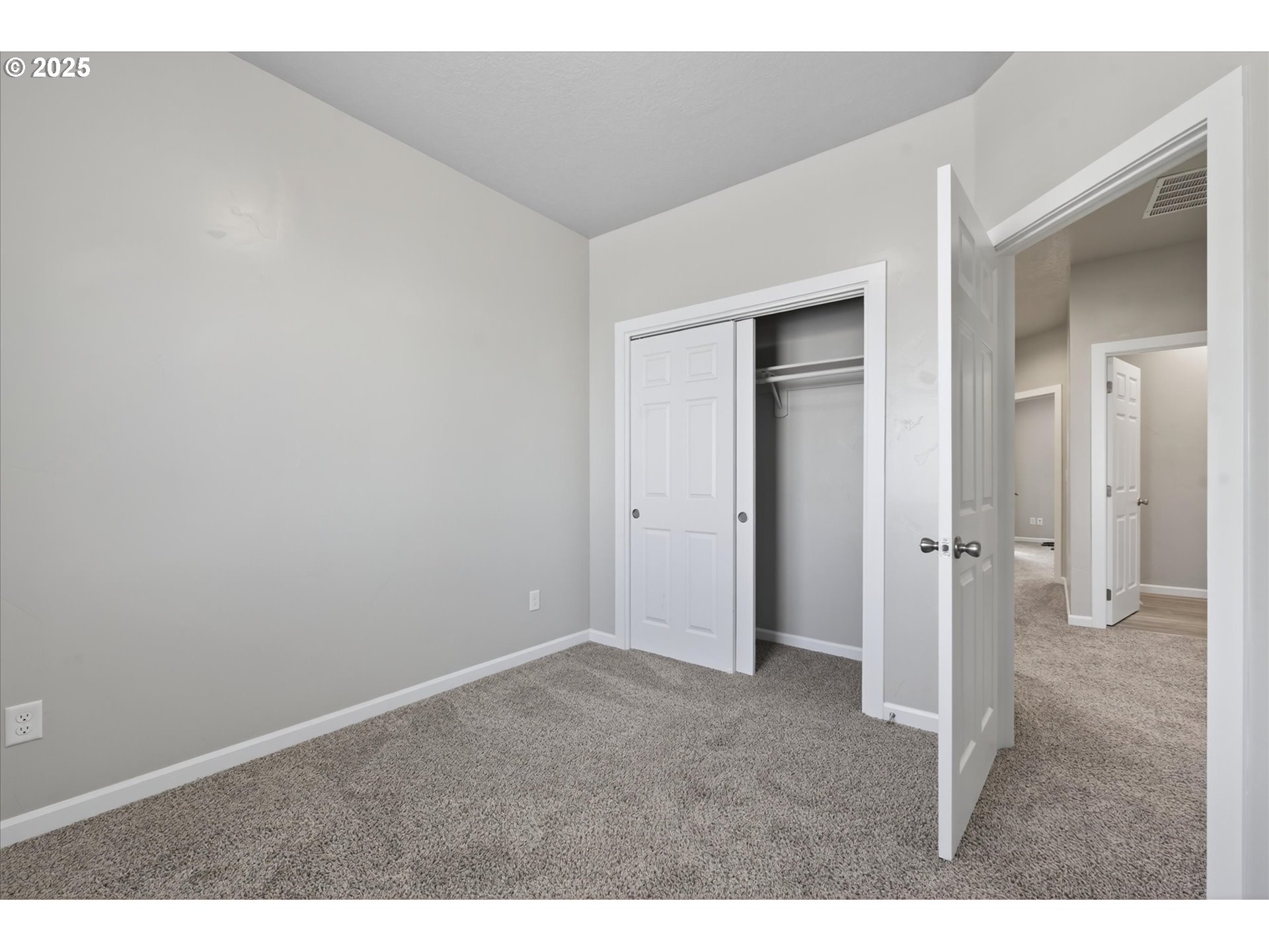 565 Baker St Property Photo 22