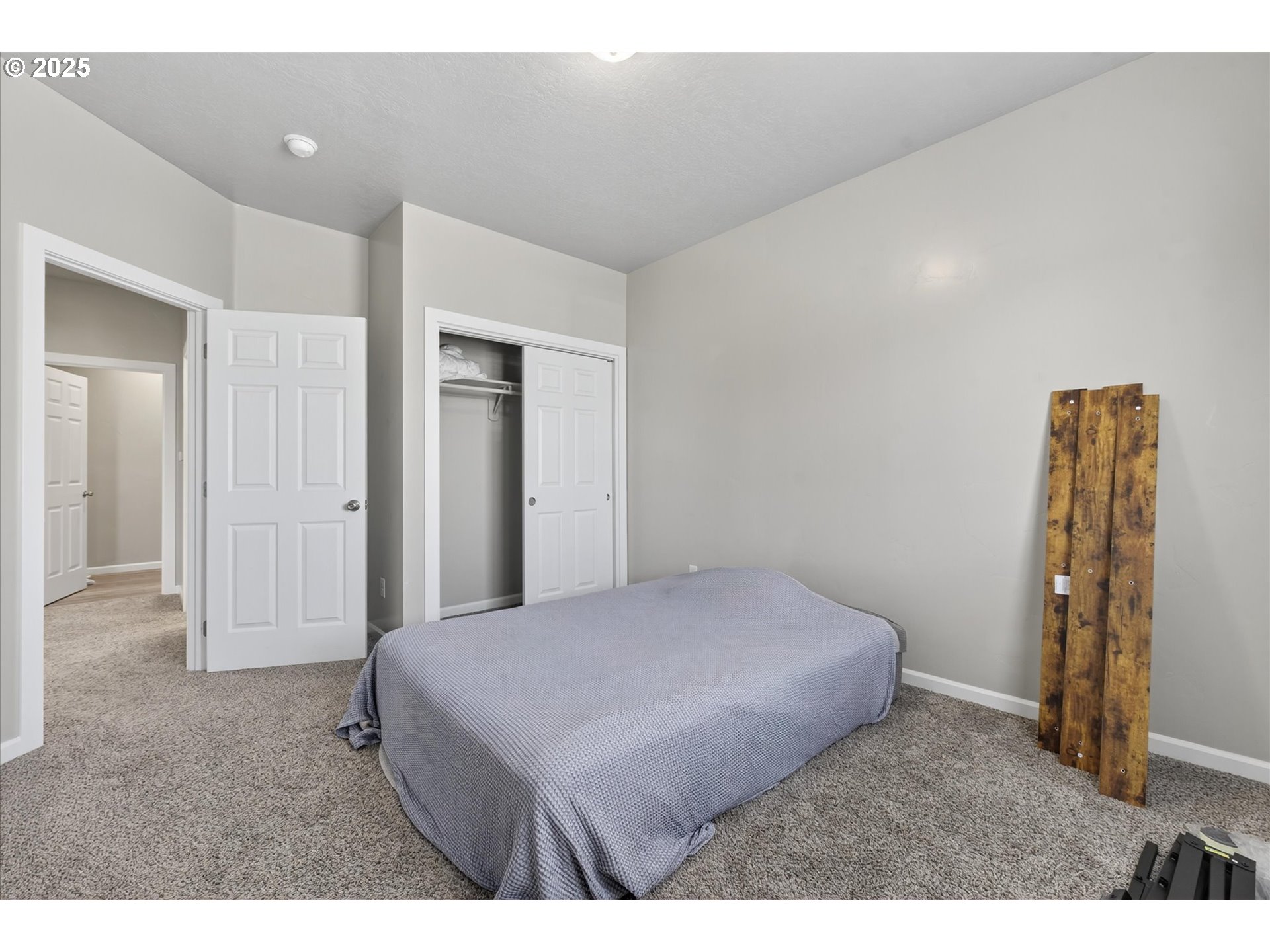 565 Baker St Property Photo 24