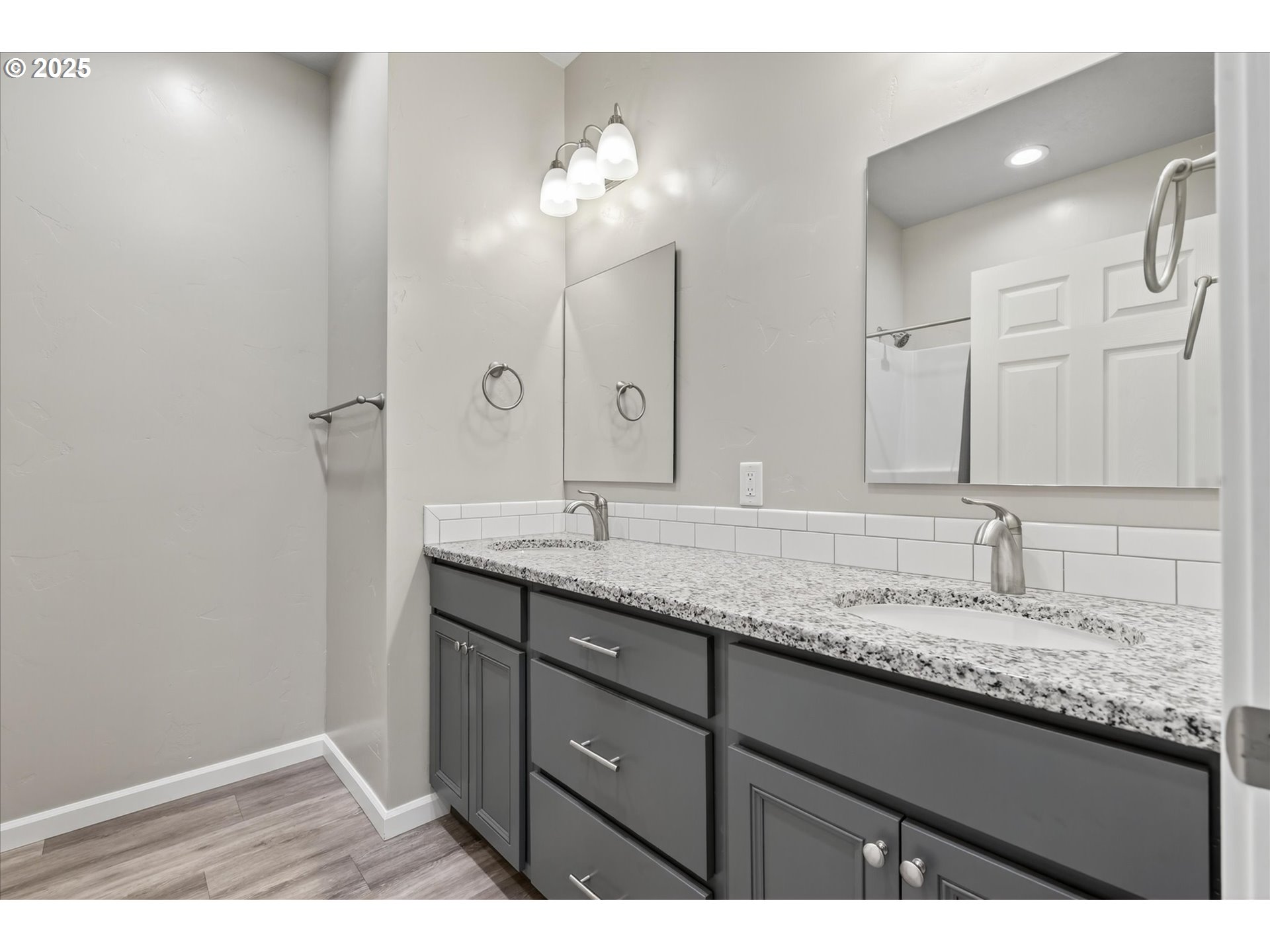 565 Baker St Property Photo 26