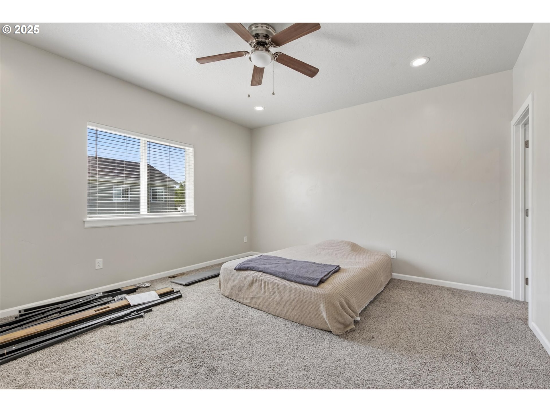 565 Baker St Property Photo 29