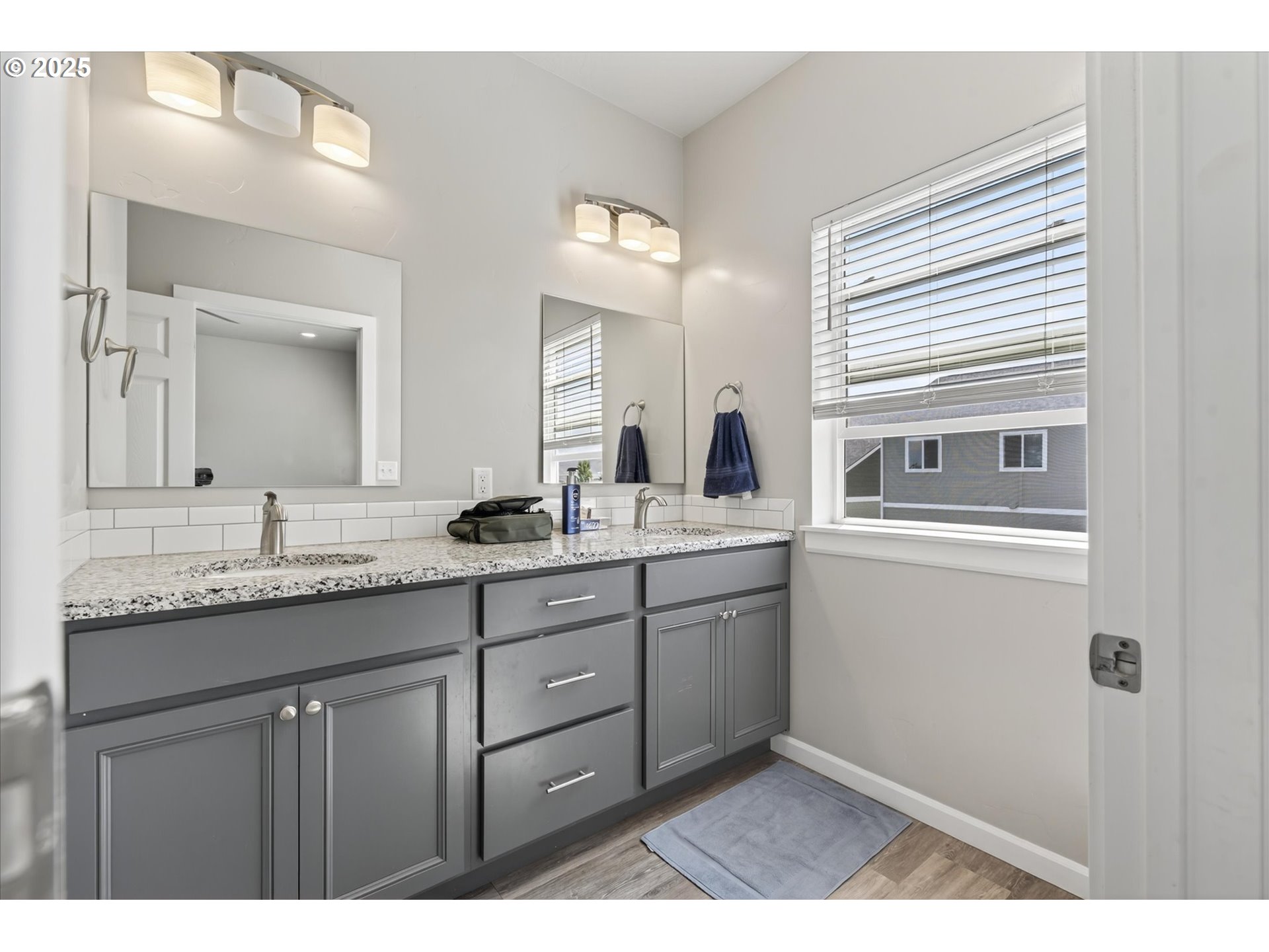 565 Baker St Property Photo 31