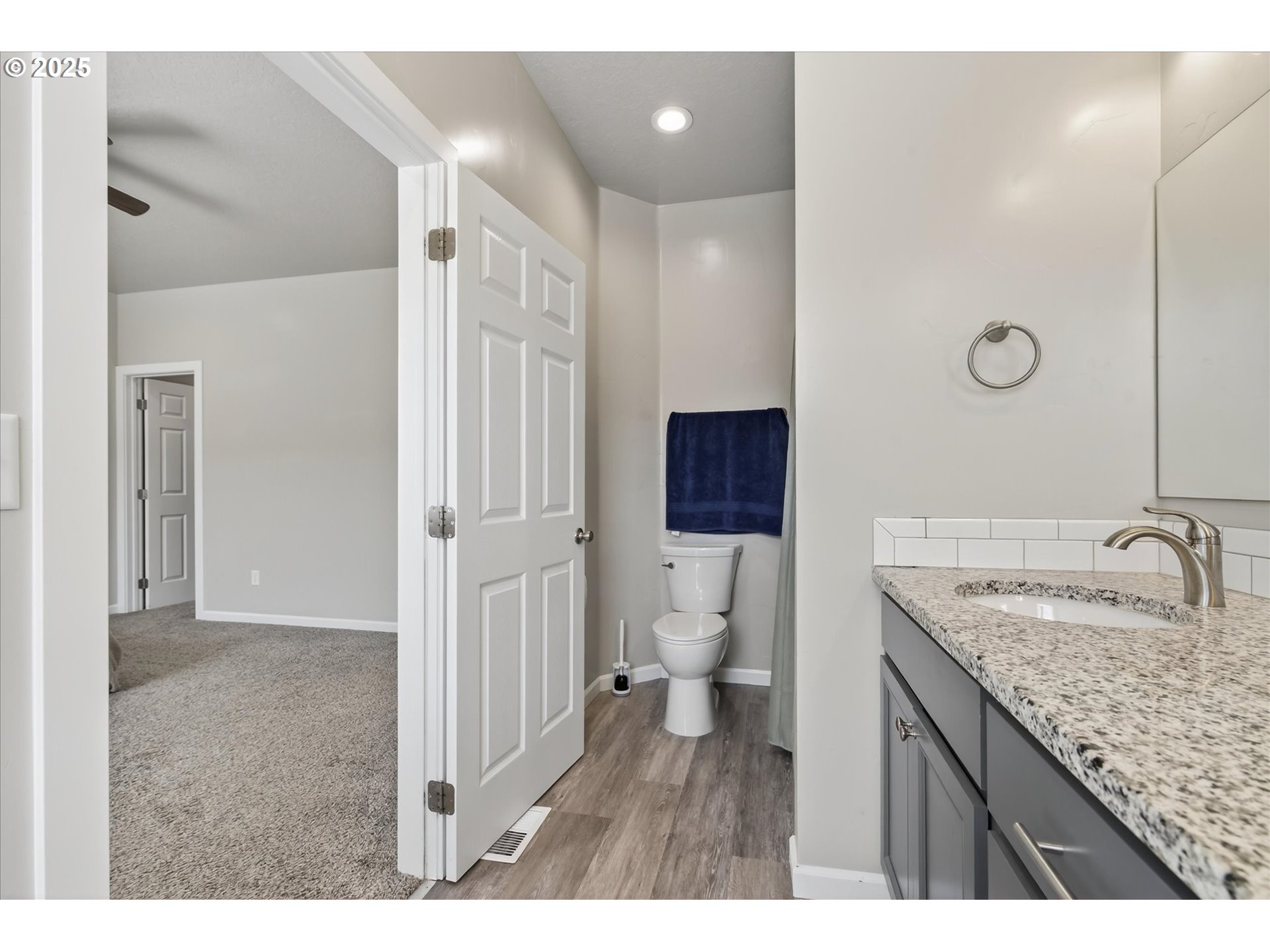 565 Baker St Property Photo 32