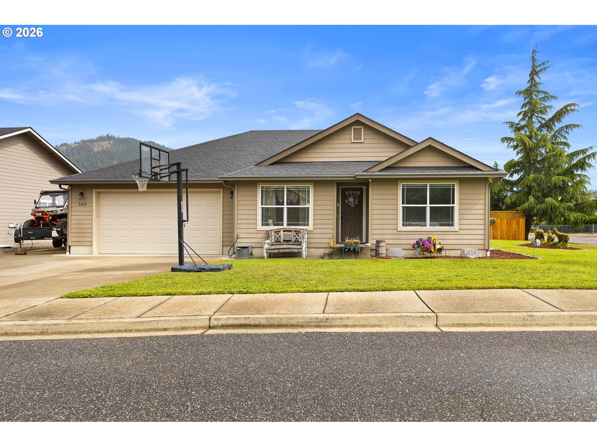989 SE FAIRWAY DR Property Photo 1