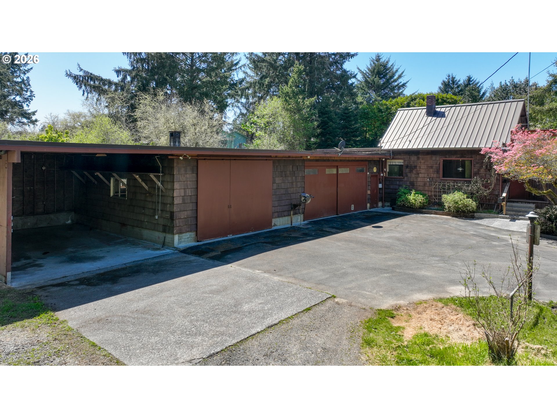 735 3rd Ave Property Photo 16