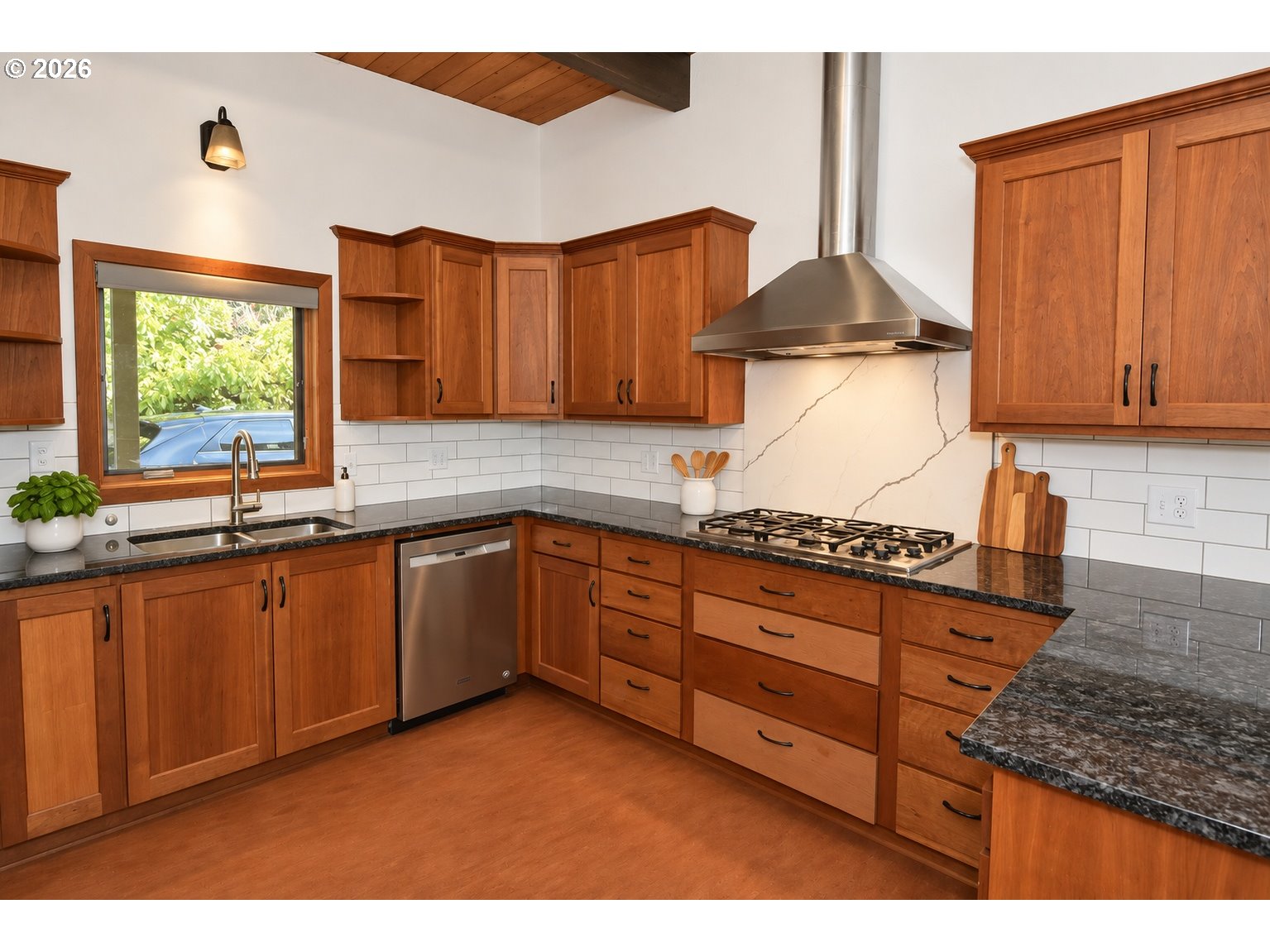 2630 Elinor St Property Photo 6