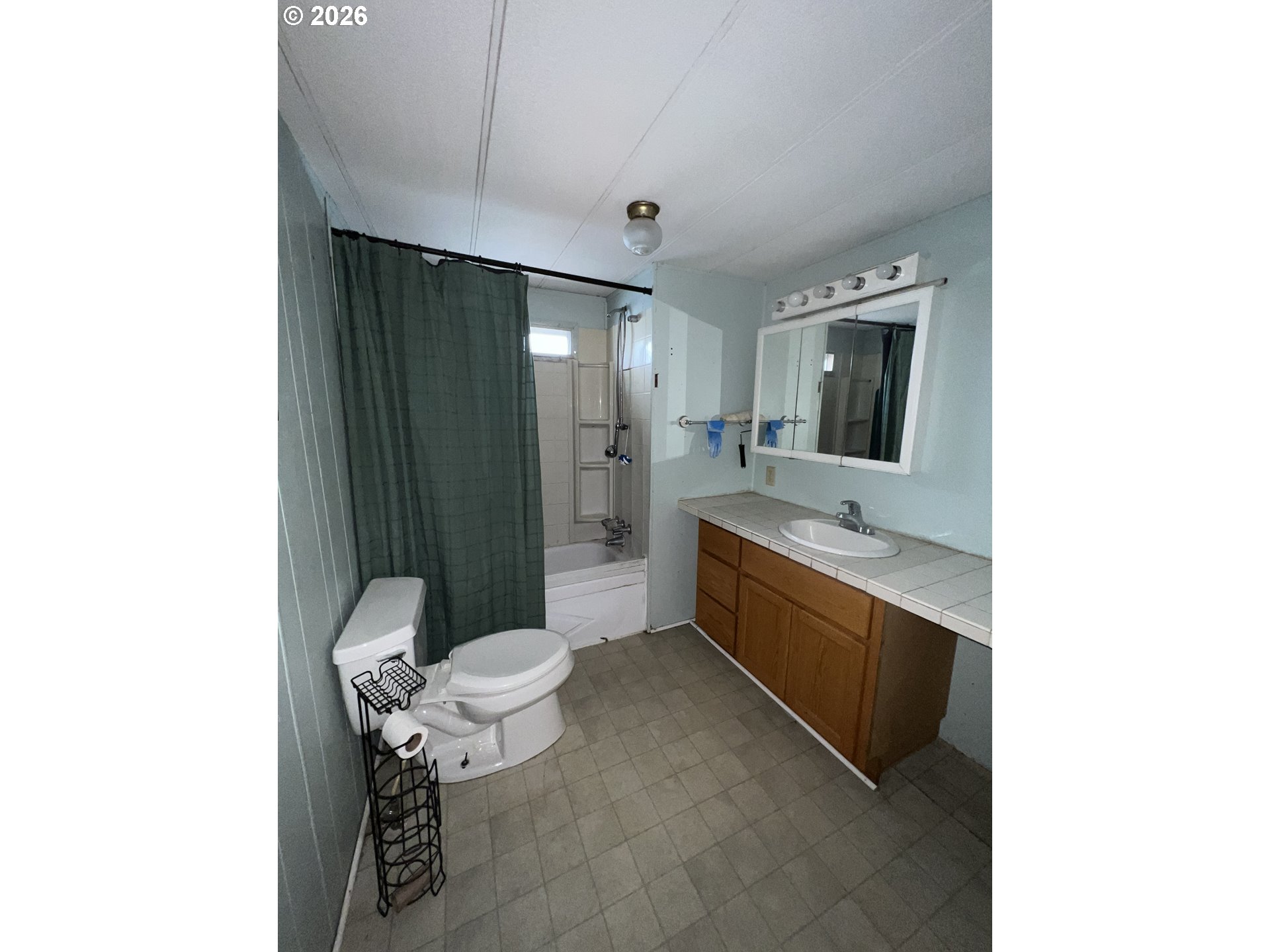 325 W 1st St Property Photo 16