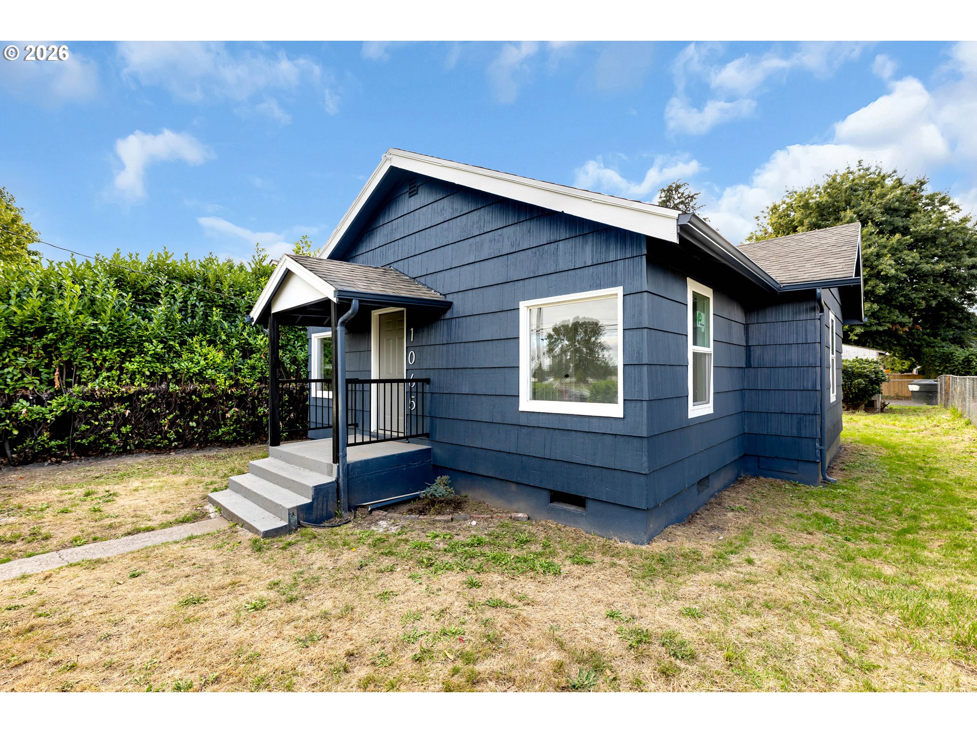 1065 7th Ave Property Photo 3