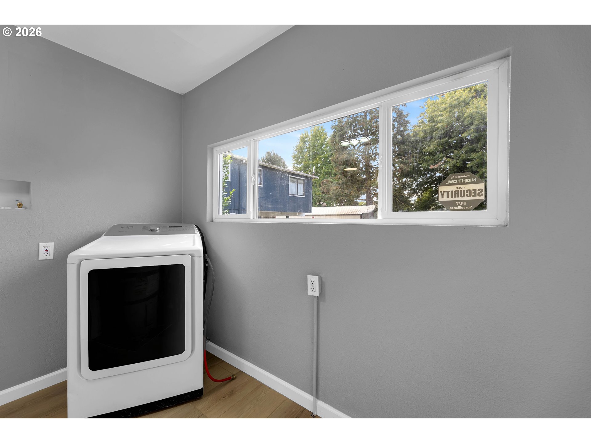 1065 7th Ave Property Photo 19