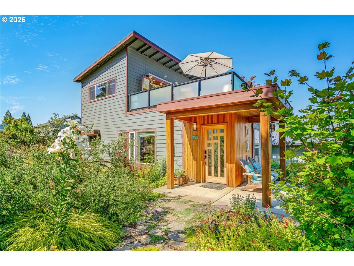 1255 RESERVE ST Property Photo 1