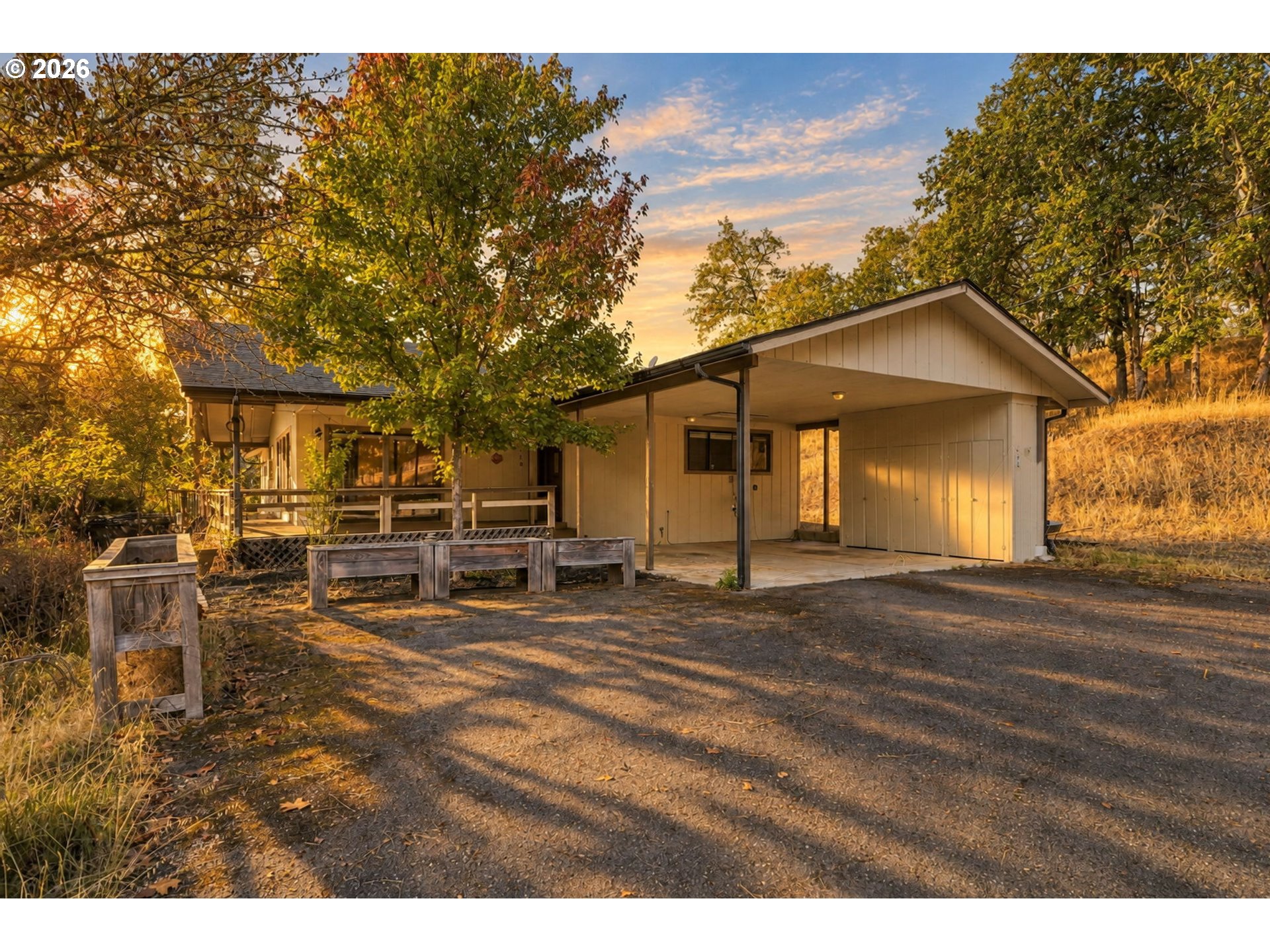 120 Fox Ln Property Photo 1