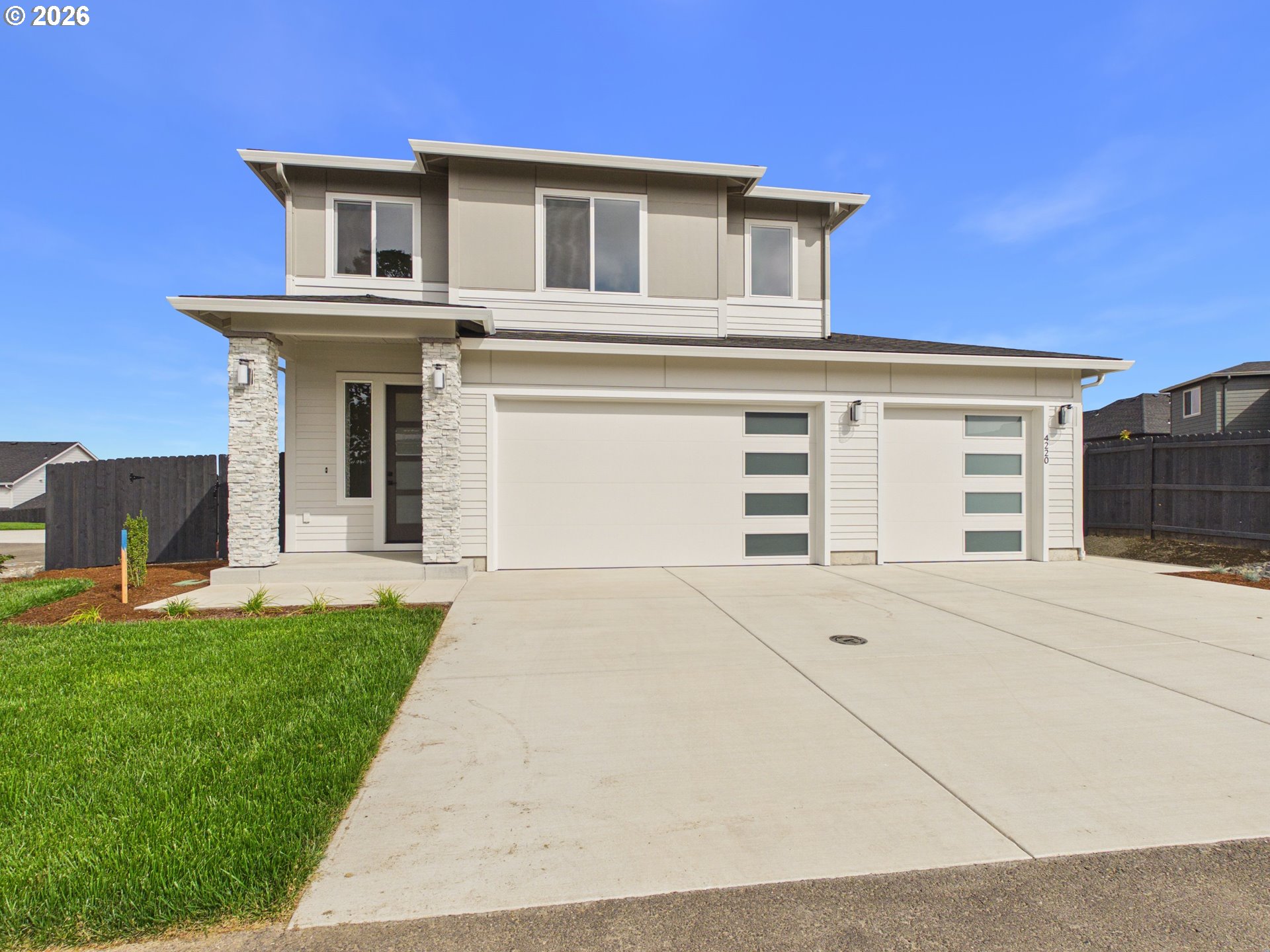 4220 N LUNA LN Property Photo 1