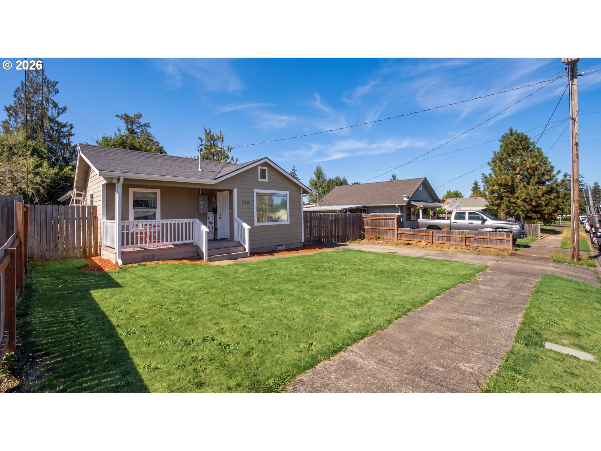 328 9th Ave Property Photo 4