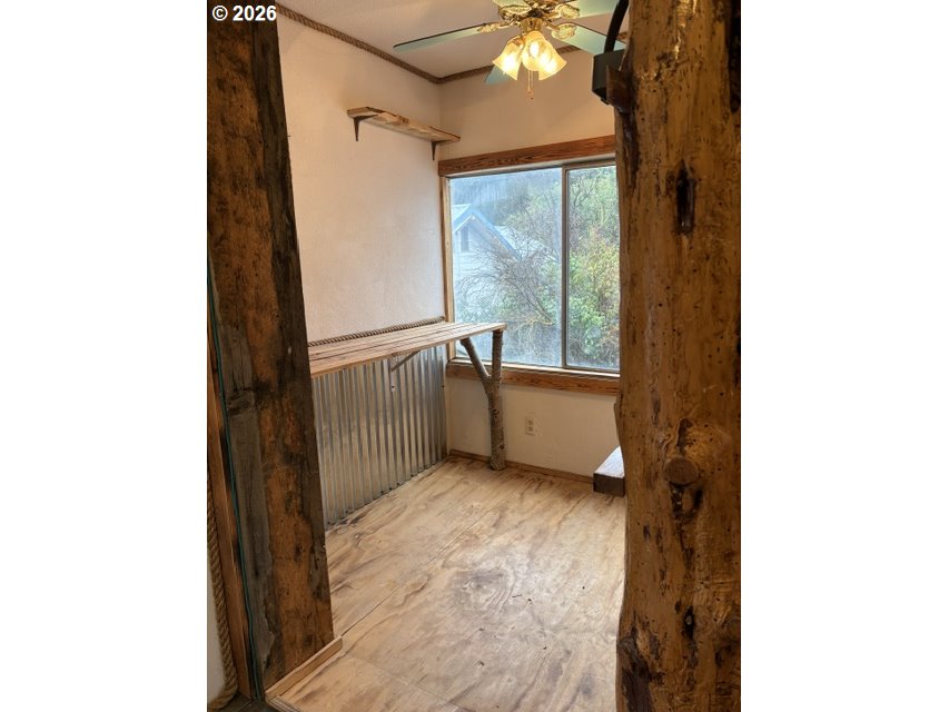 150 E Franklin Ave Property Photo 17